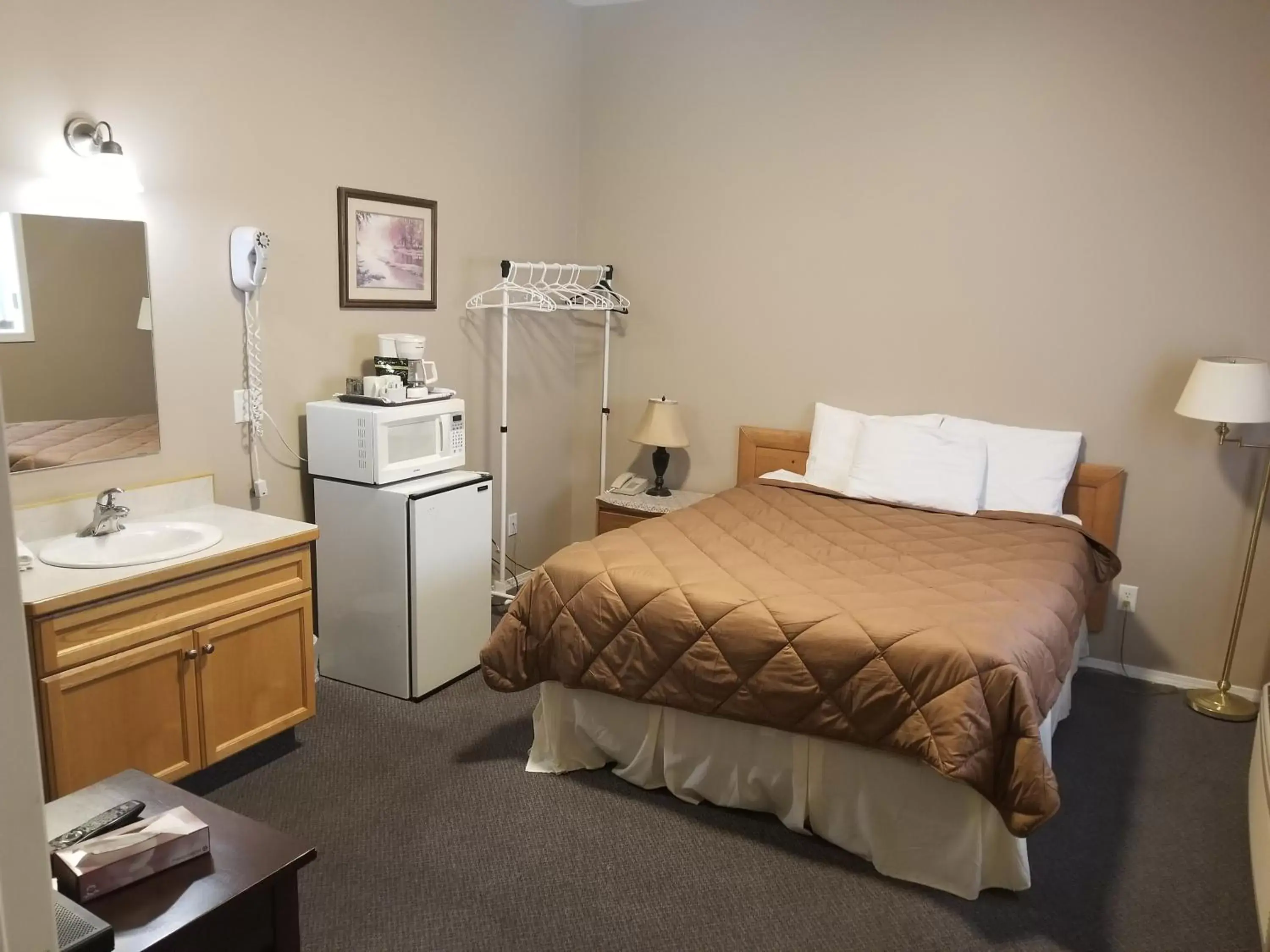 Queen Studio in Apple Tree Inn Queen Studio in Apple Tree Inn