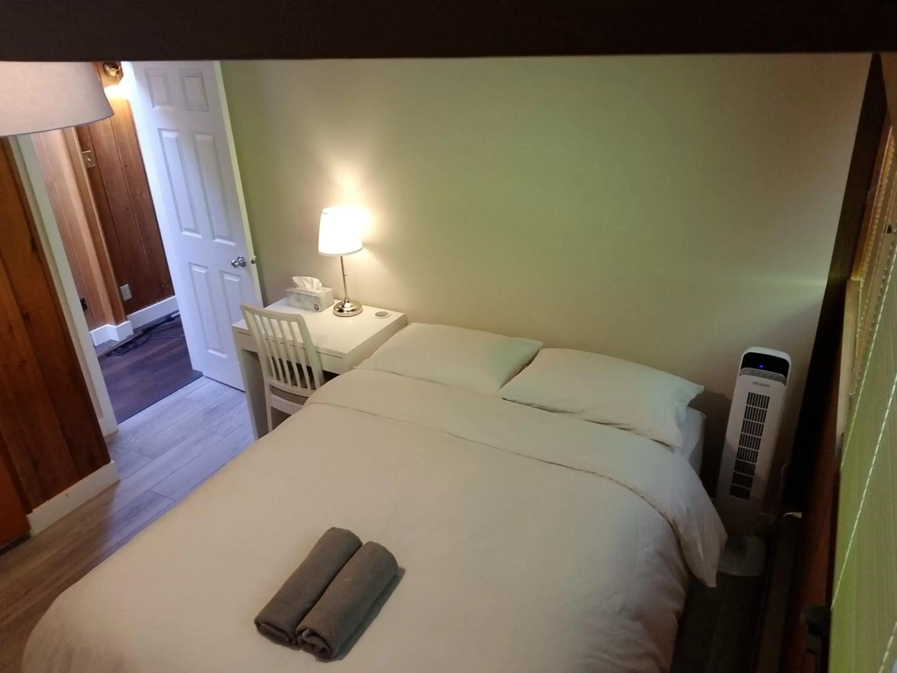 Standard Single Room with Shared Bathroom - single occupancy in City Gardens Suites B&B Standard Single Room with Shared Bathroom - single occupancy in City Gardens Suites B&B