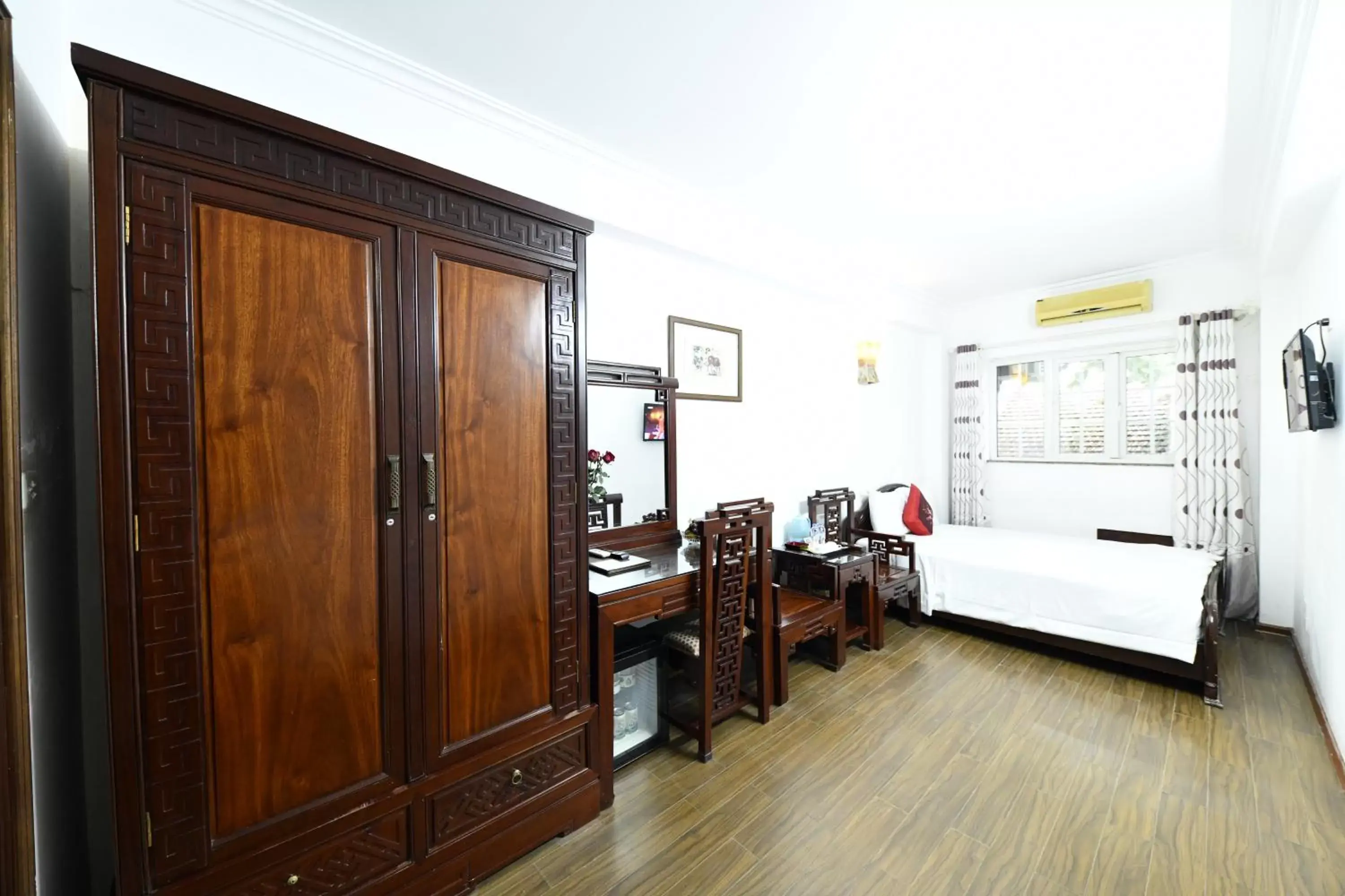 Deluxe Double Room in Phoenix Legend Hotel Deluxe Double Room in Phoenix Legend Hotel