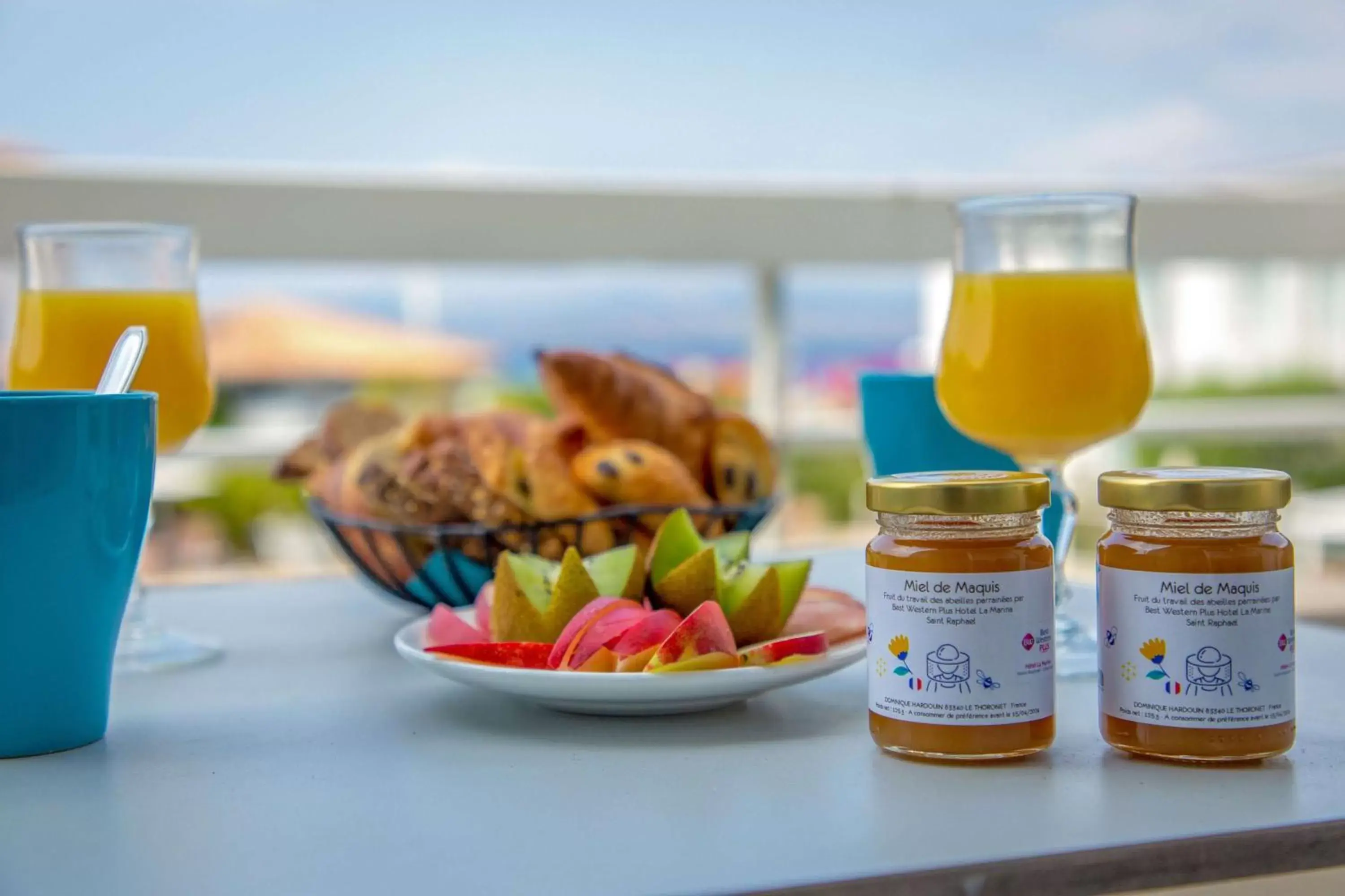 Queen Suite with Port View - Non-Smoking in Best Western Plus La Marina Queen Suite with Port View - Non-Smoking in Best Western Plus La Marina