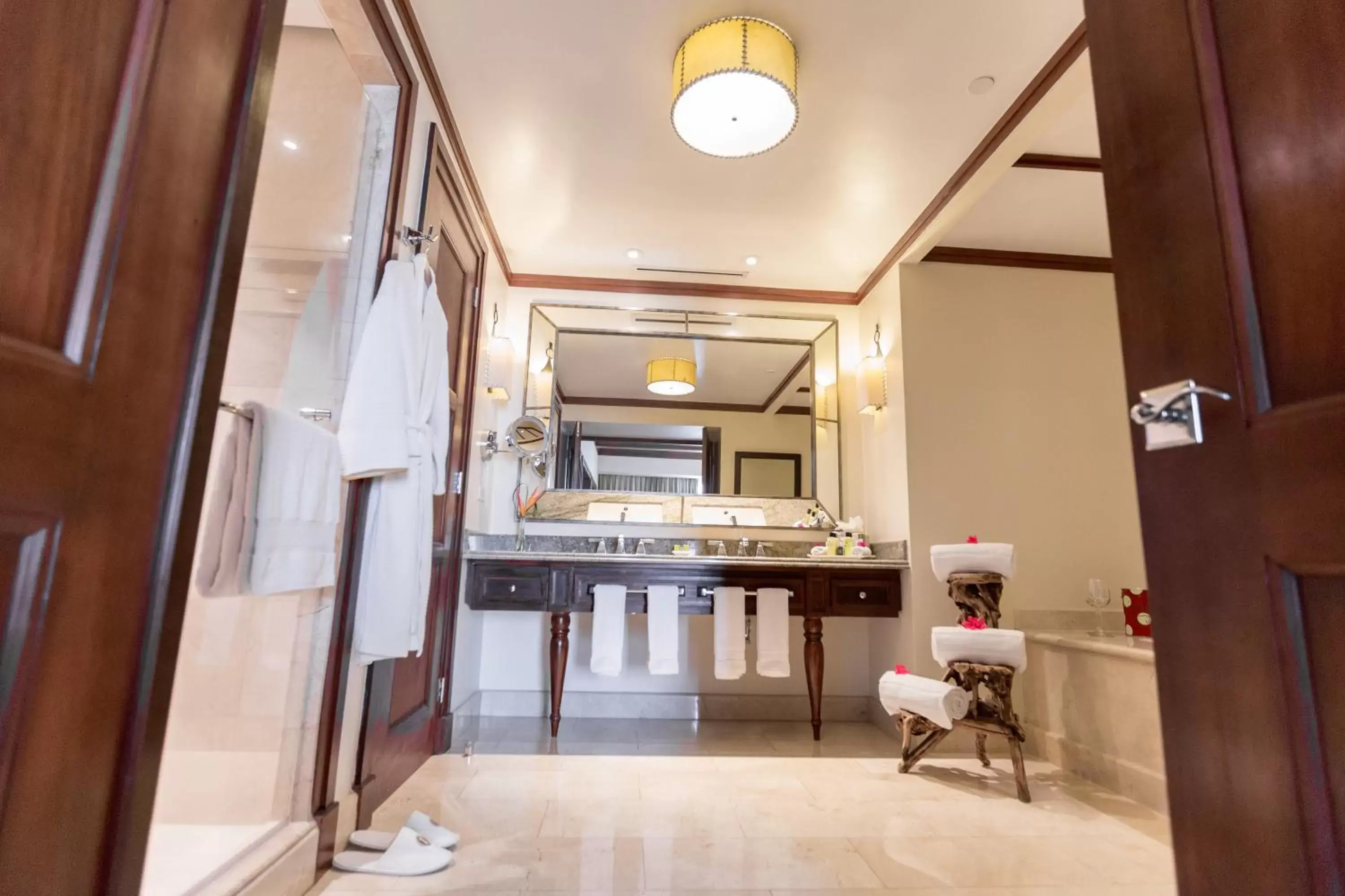 1 King One-Bedroom Suite Top Floor - single occupancy in InterContinental Costa Rica at Multiplaza Mall by IHG 1 King One-Bedroom Suite Top Floor - single occupancy in InterContinental Costa Rica at Multiplaza Mall by IHG