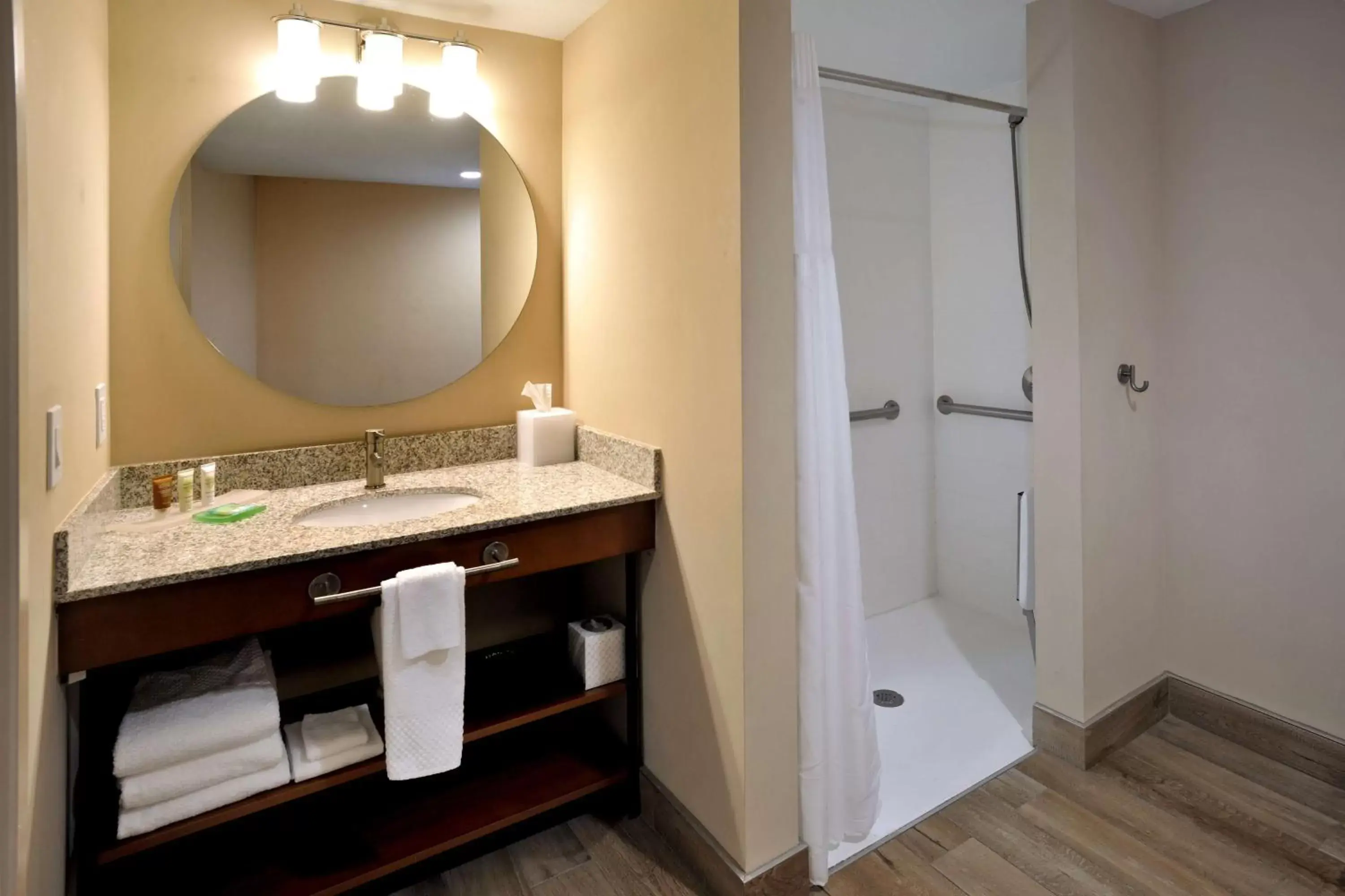 Queen Room with Two Queen Beds - Mobility/Hearing Accessible in Hotel Dello Ft Lauderdale Airport, Tapestry Collection by Hilton Queen Room with Two Queen Beds - Mobility/Hearing Accessible in Hotel Dello Ft Lauderdale Airport, Tapestry Collection by Hilton