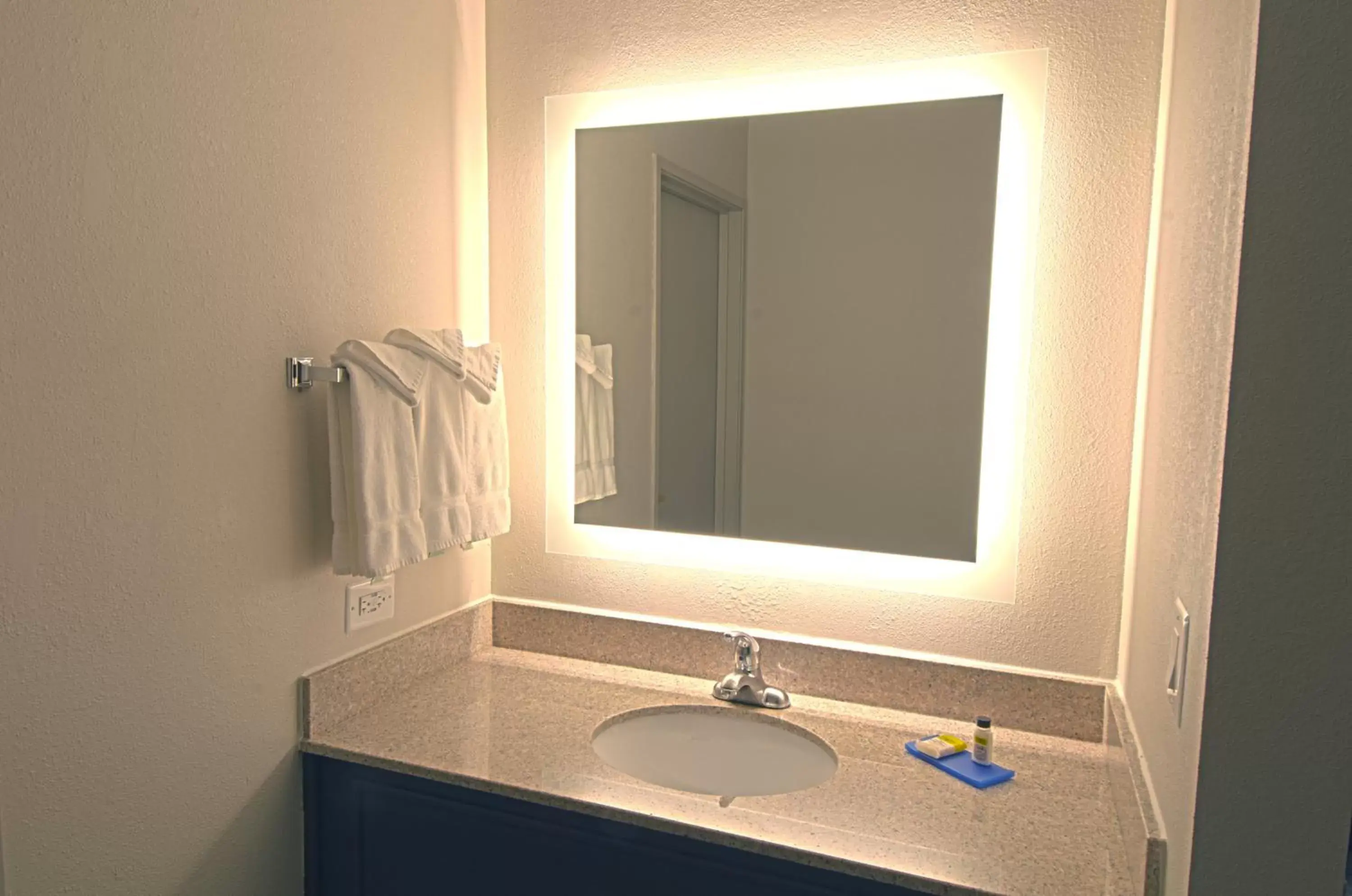 Business King Suite with Sofa Bed in Holiday Inn Express & Suites Chicago-Libertyville, an IHG Hotel Business King Suite with Sofa Bed in Holiday Inn Express & Suites Chicago-Libertyville, an IHG Hotel