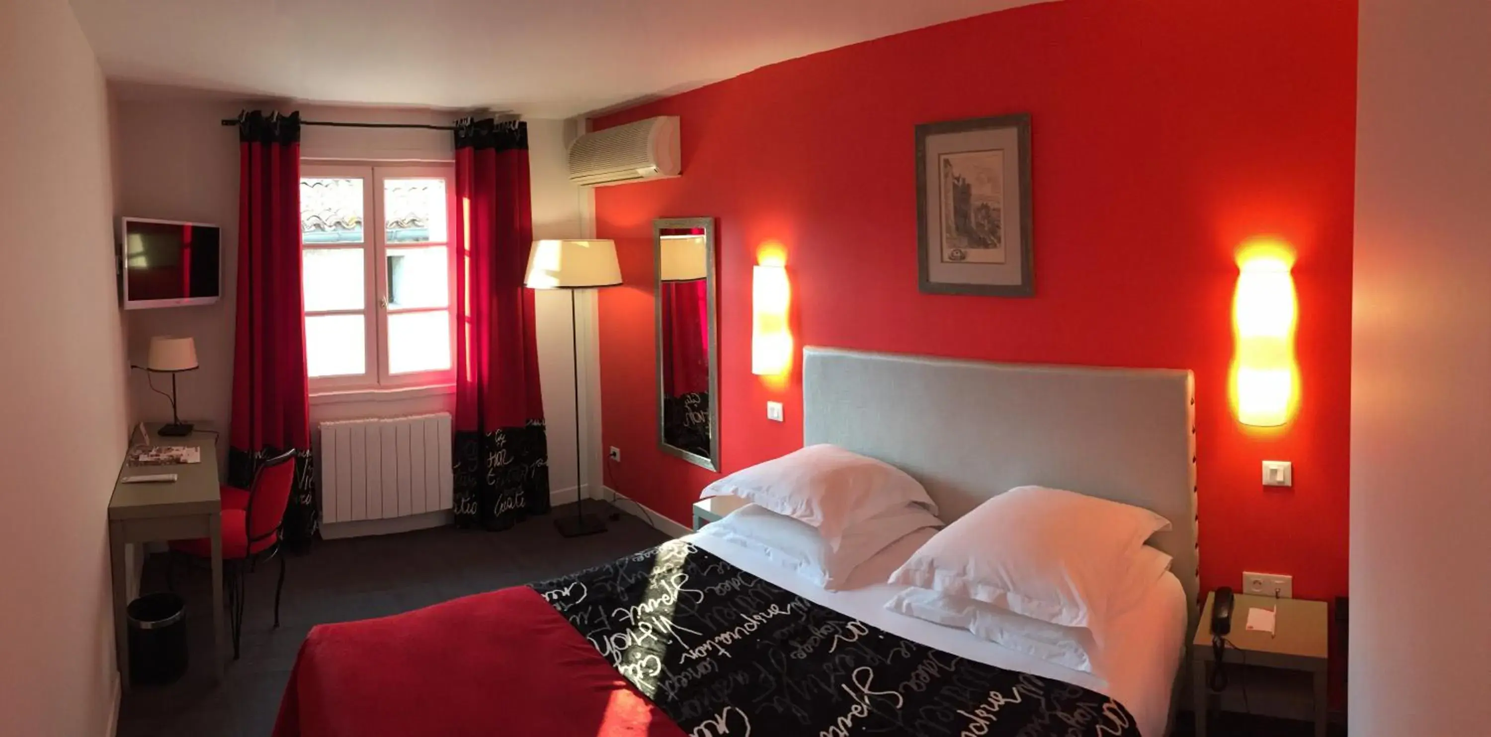 Privilege Double Room Garden Side in Hotel Du Pont Vieux Privilege Double Room Garden Side in Hotel Du Pont Vieux