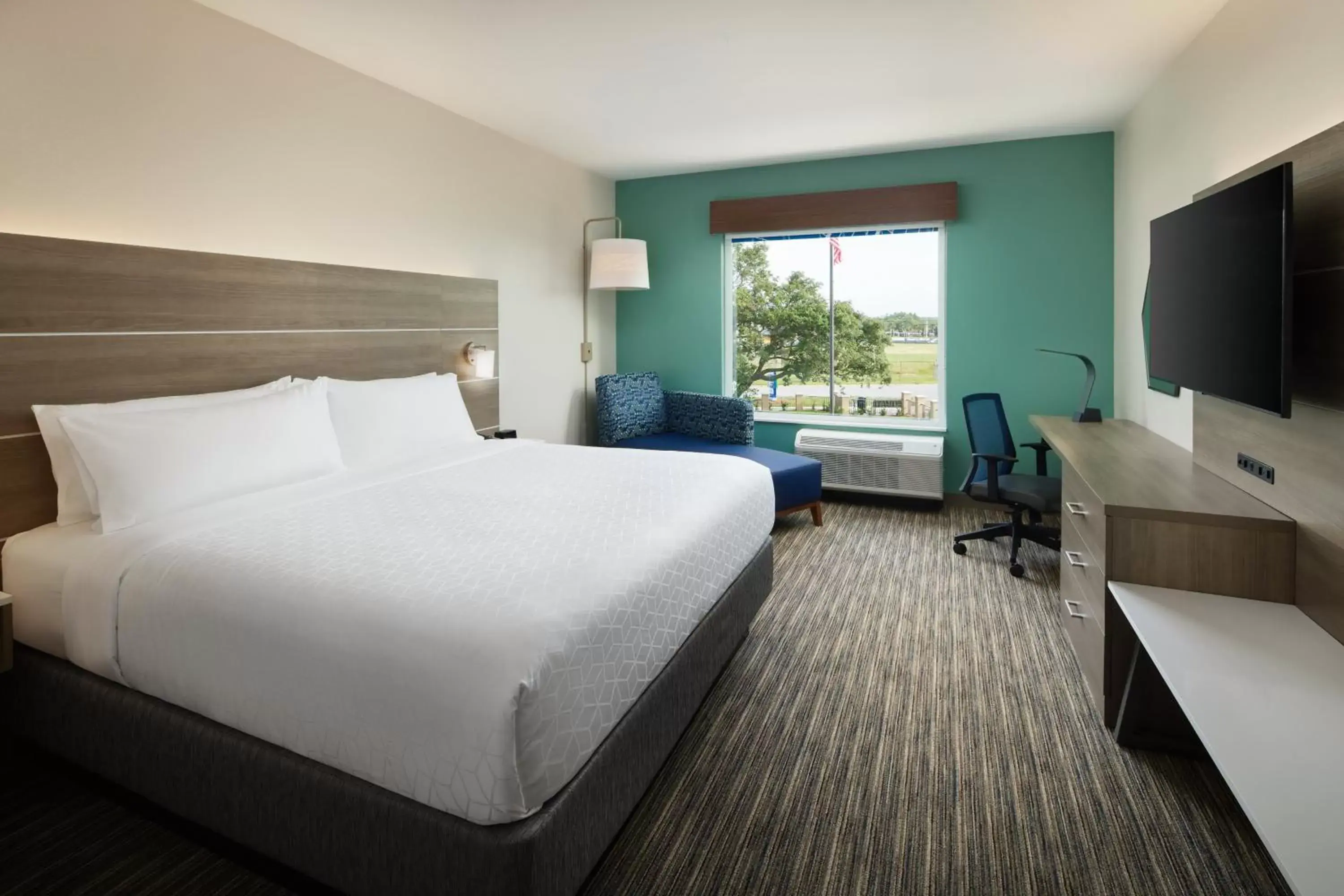 Standard King Room in Holiday Inn Express & Suites Gulf Breeze - Pensacola Area by IHG Standard King Room in Holiday Inn Express & Suites Gulf Breeze - Pensacola Area by IHG