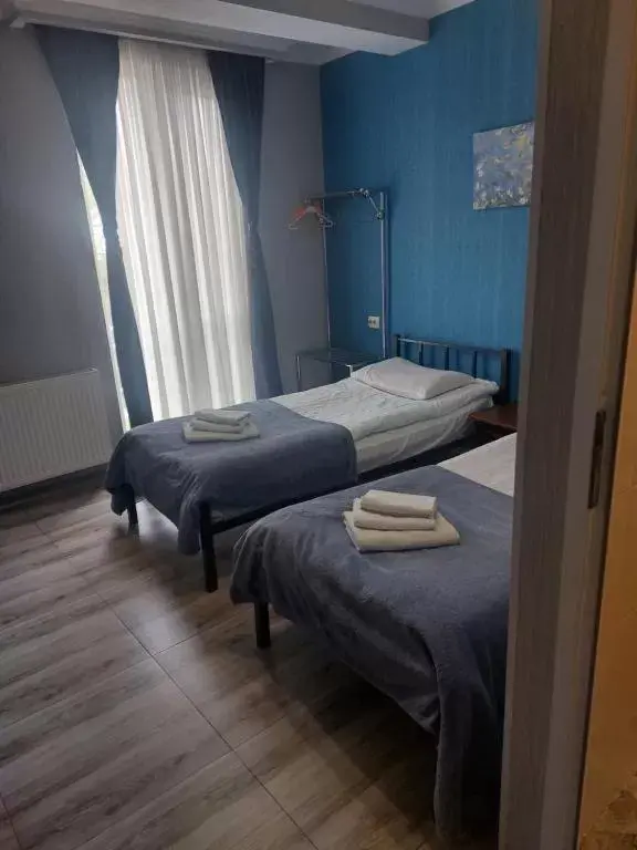 Double or Twin Room with Shower in Sweet home Double or Twin Room with Shower in Sweet home