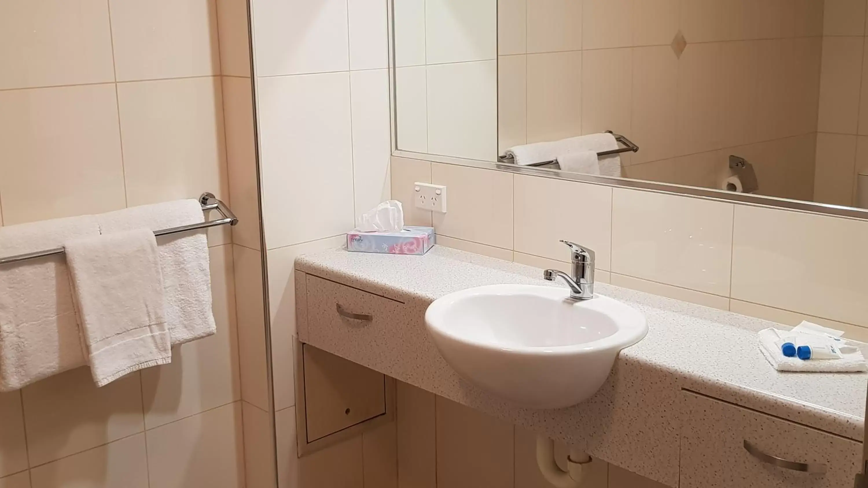 King Room with Kitchenette in Nambour Heights Motel King Room with Kitchenette in Nambour Heights Motel