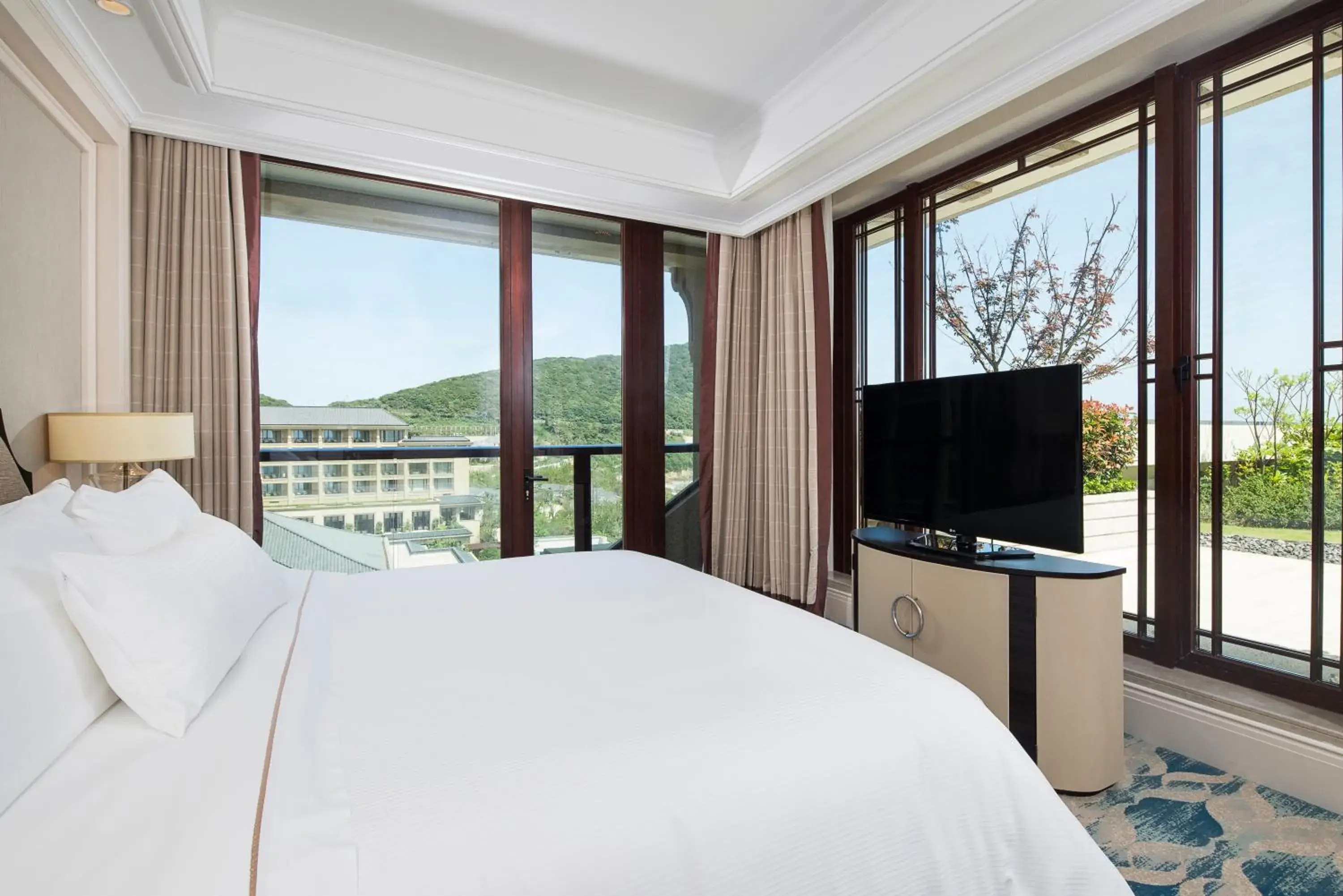 Grand Deluxe Suite with Sea View in The Westin Zhujiajian Resort, Zhoushan Grand Deluxe Suite with Sea View in The Westin Zhujiajian Resort, Zhoushan