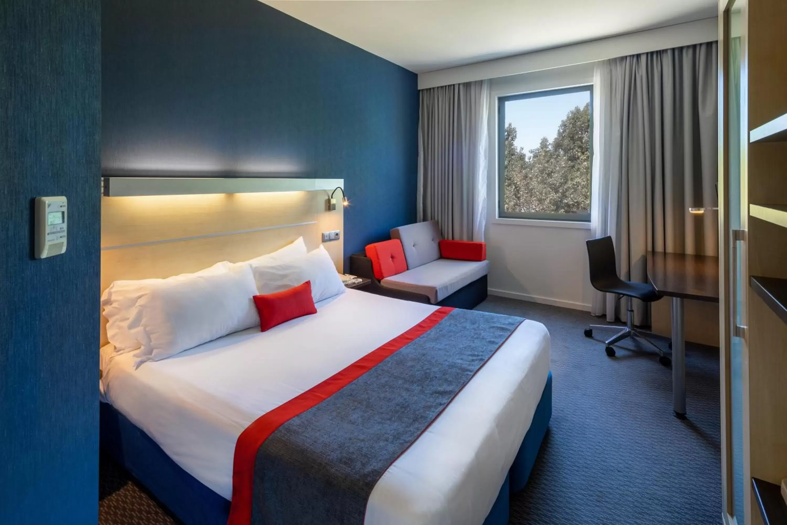 Double Room with Sofa Bed in Holiday Inn Express Porto Exponor, an IHG Hotel Double Room with Sofa Bed in Holiday Inn Express Porto Exponor, an IHG Hotel