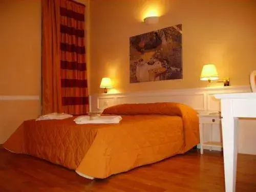 Classic Double Room (1 Adult) - single occupancy in Casa Romagnosi Classic Double Room (1 Adult) - single occupancy in Casa Romagnosi