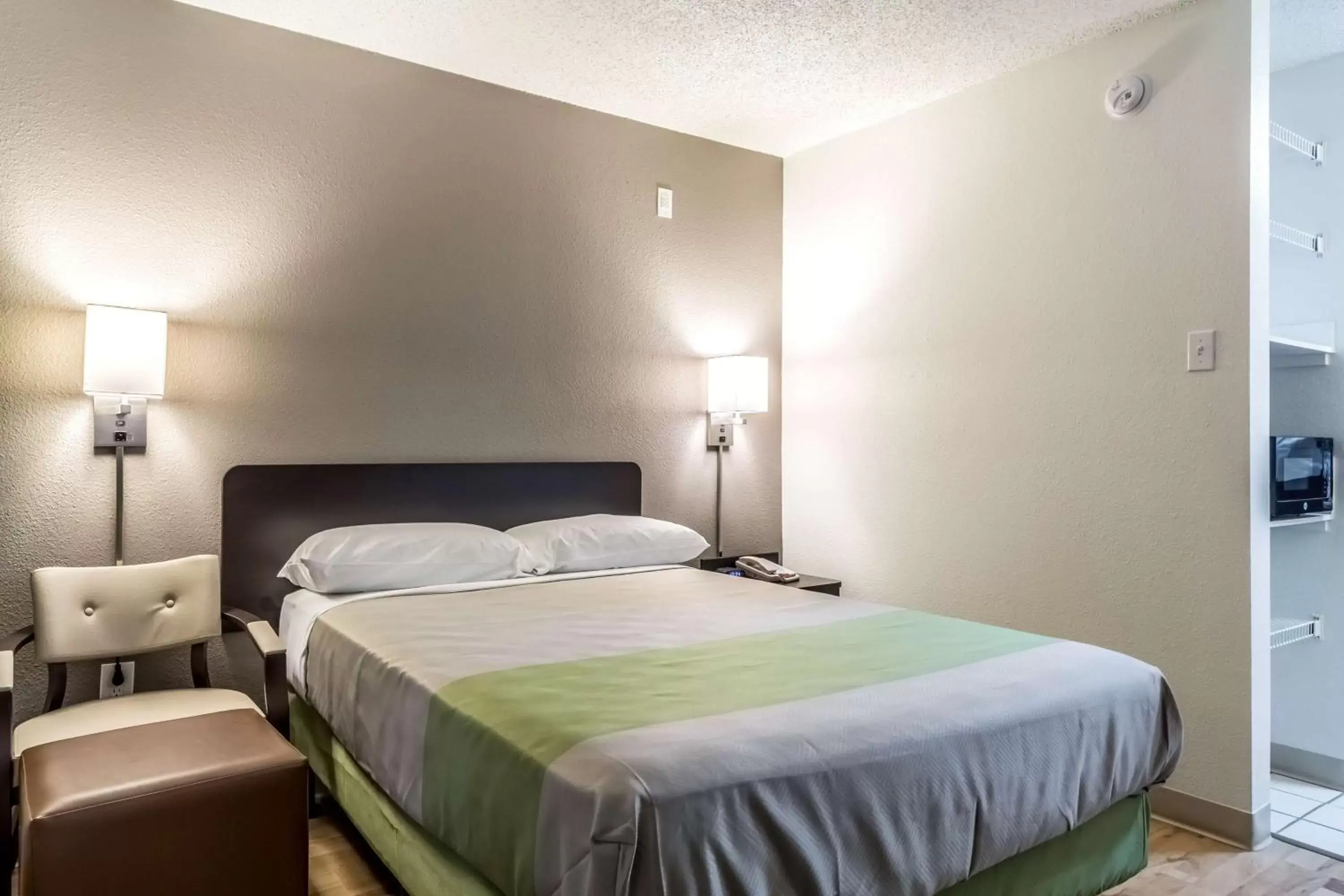 Queen Suite - single occupancy - Smoking in Studio 6-Dallas, TX - Northwest Queen Suite - single occupancy - Smoking in Studio 6-Dallas, TX - Northwest