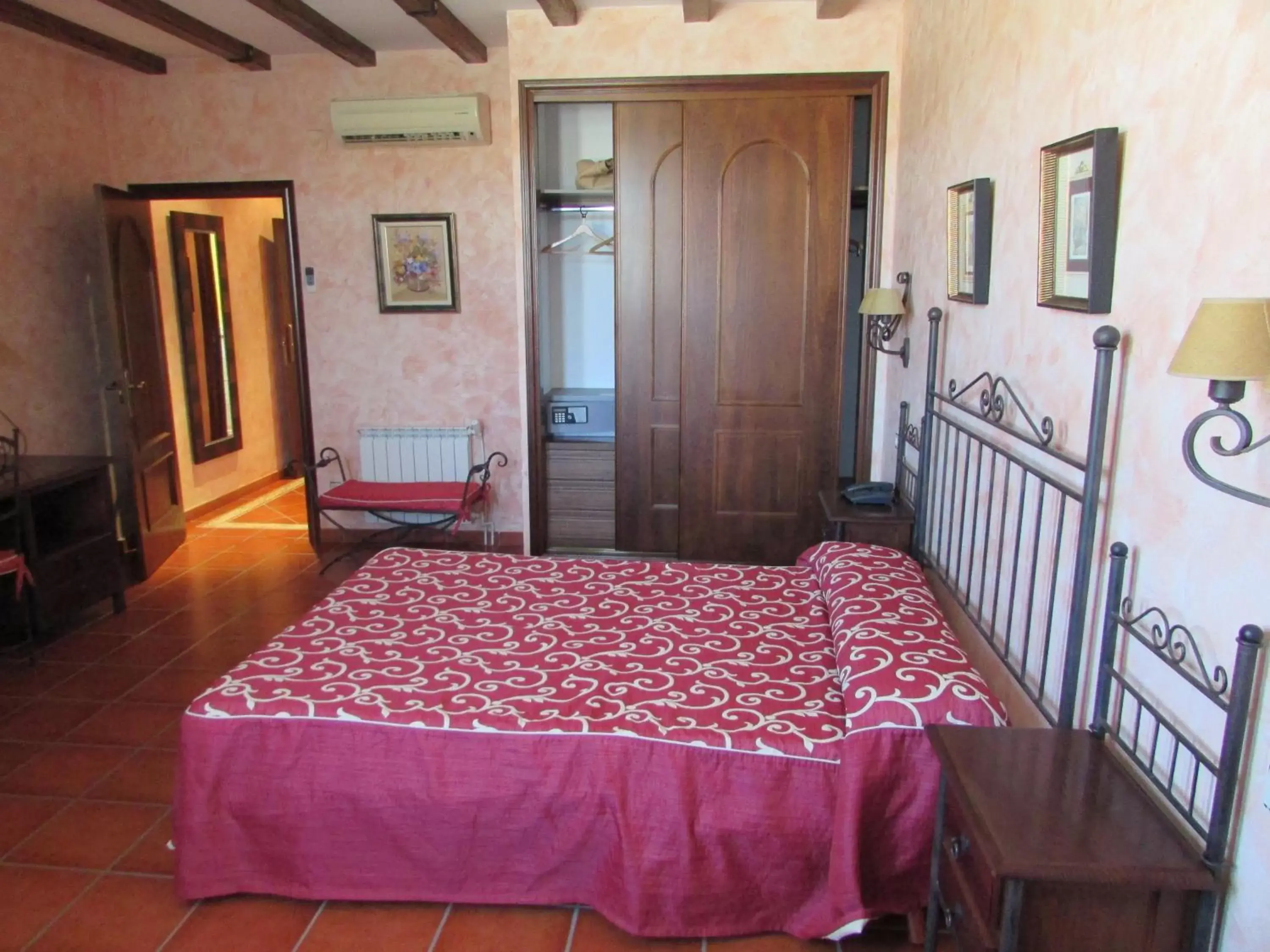 Large Single Room - single occupancy in Hotel Real Castillo Large Single Room - single occupancy in Hotel Real Castillo