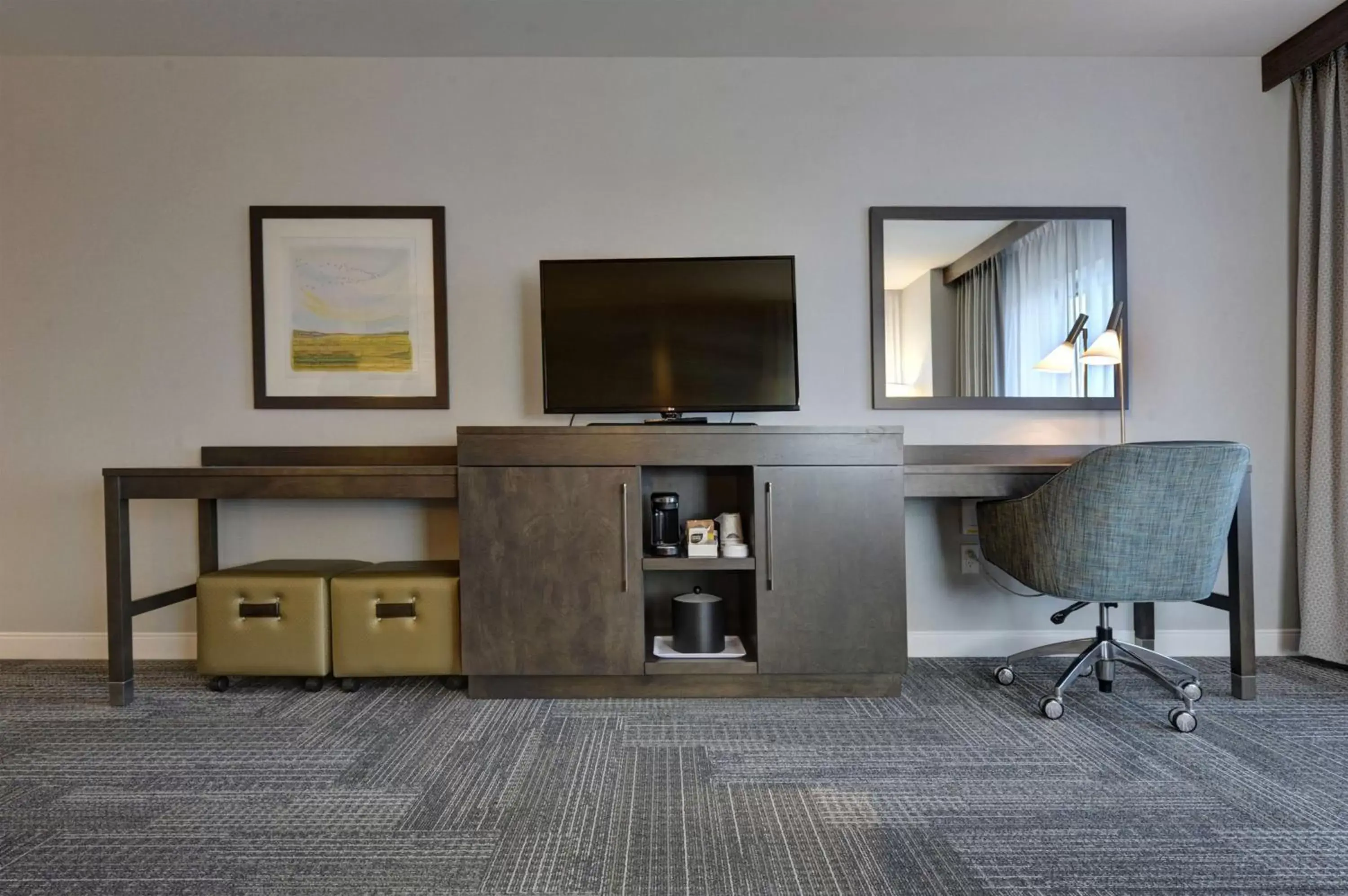 Queen Room with Two Queen Beds - High Floor - Non-Smoking in Hampton Inn & Suites by Hilton Quebec City Levis Queen Room with Two Queen Beds - High Floor - Non-Smoking in Hampton Inn & Suites by Hilton Quebec City Levis