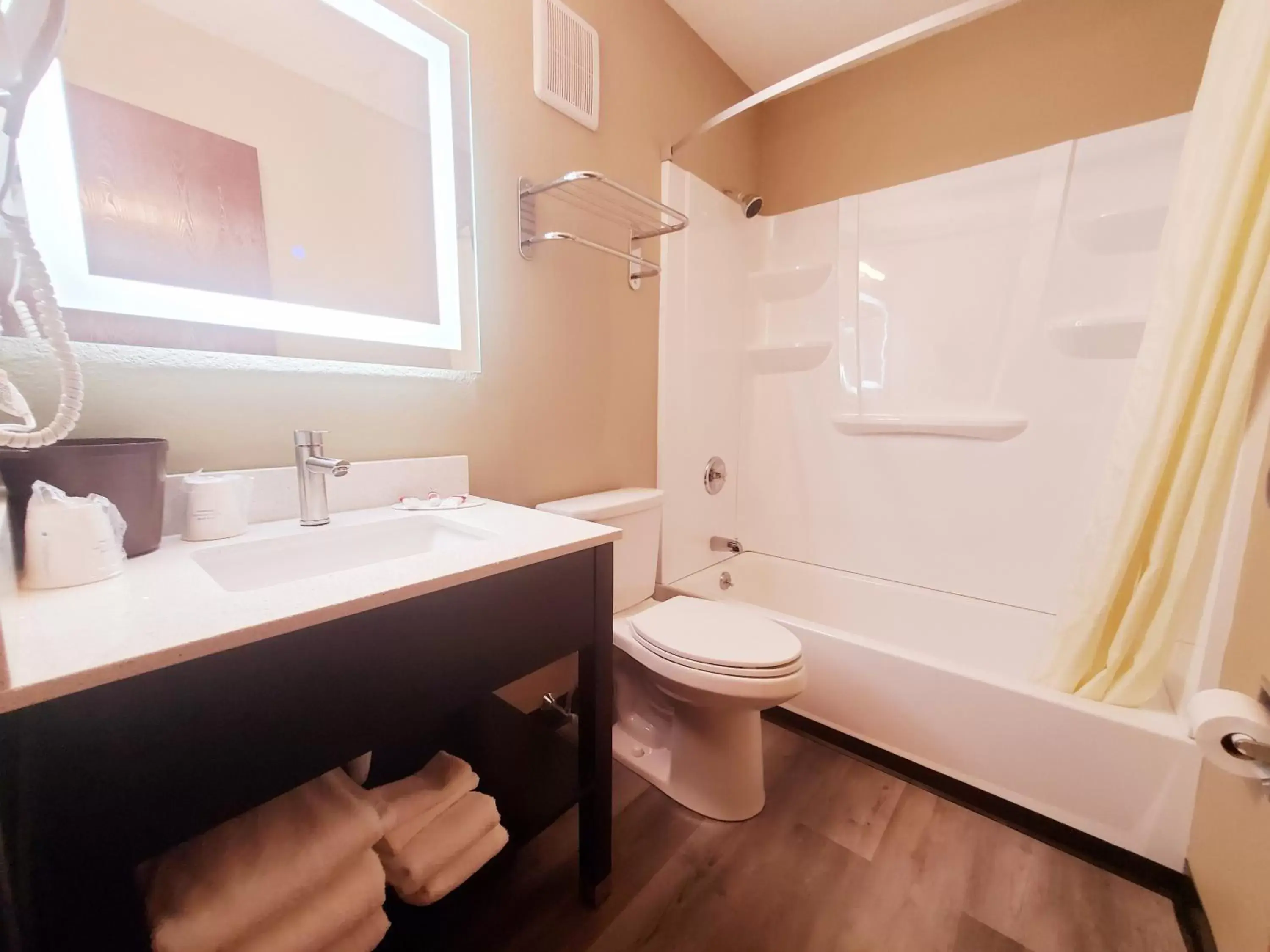 Deluxe Double Room with Two Double Beds - Non-Smoking in Super 8 by Wyndham Amsterdam Deluxe Double Room with Two Double Beds - Non-Smoking in Super 8 by Wyndham Amsterdam