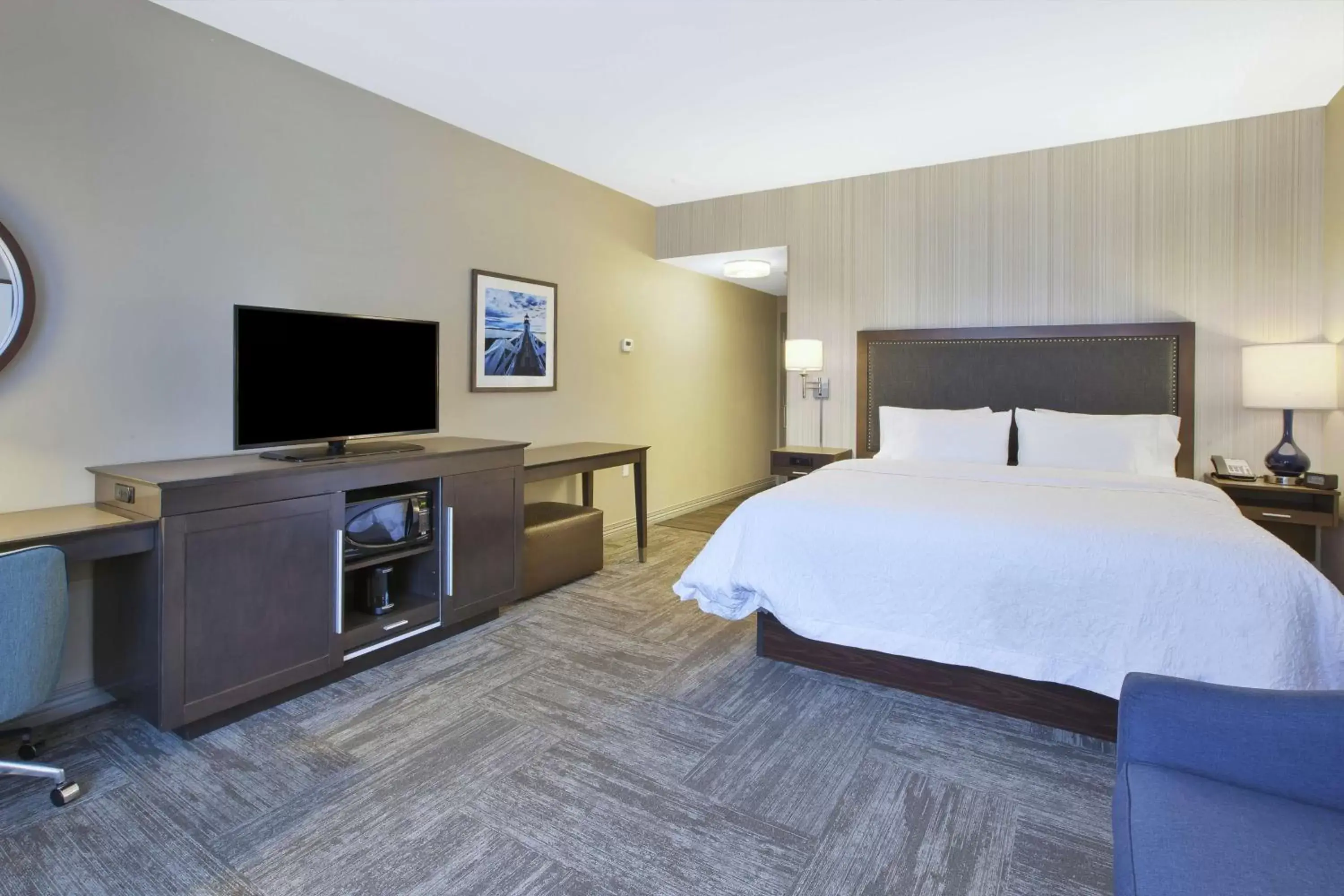 King Room with Sofa Bed - Non-Smoking in Hampton Inn Kennebunk Kennebunkport Me King Room with Sofa Bed - Non-Smoking in Hampton Inn Kennebunk Kennebunkport Me