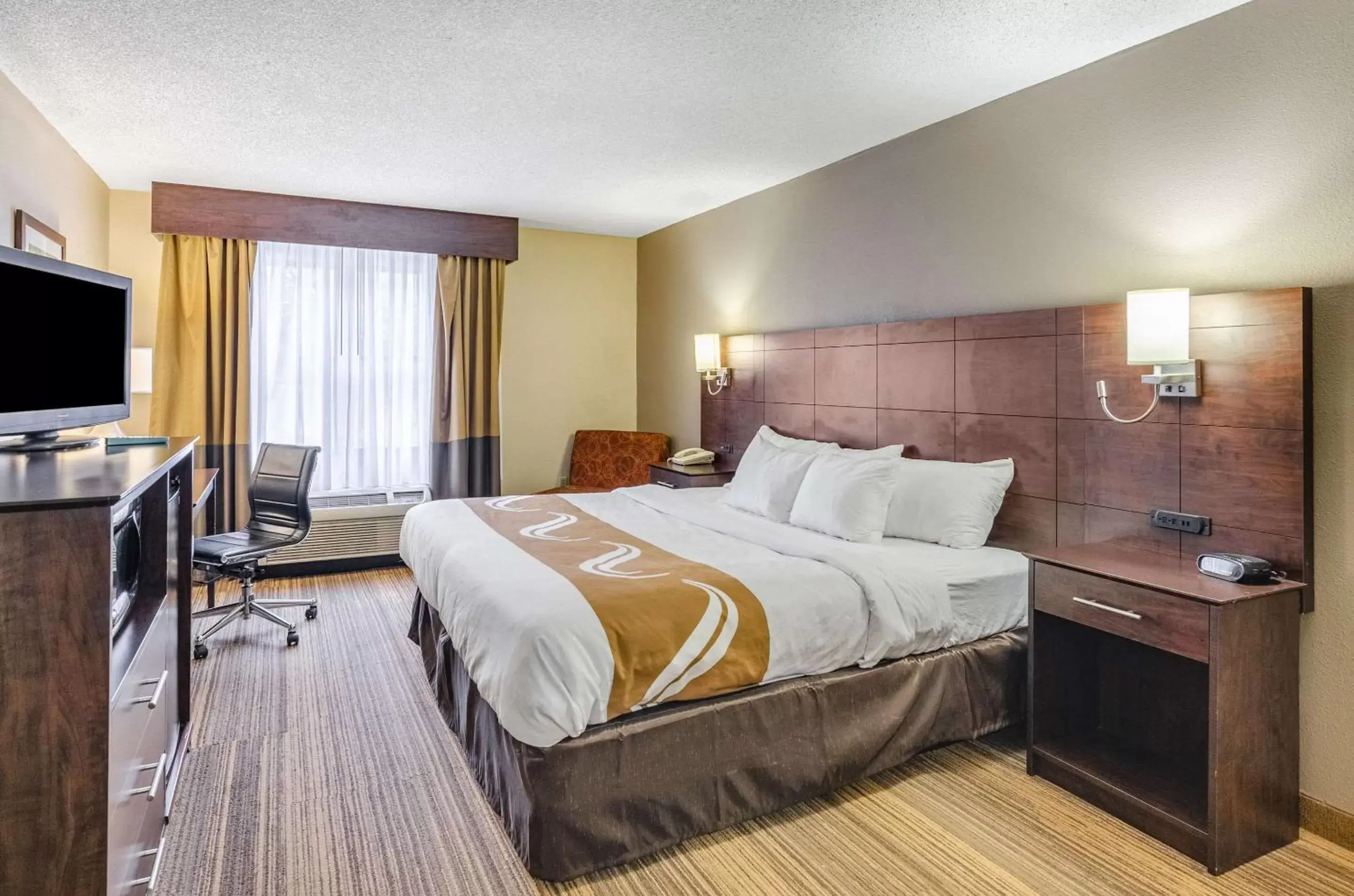 King Room - Accessible/Non-Smoking in Quality Inn Radford-West Blacksburg I-81 King Room - Accessible/Non-Smoking in Quality Inn Radford-West Blacksburg I-81