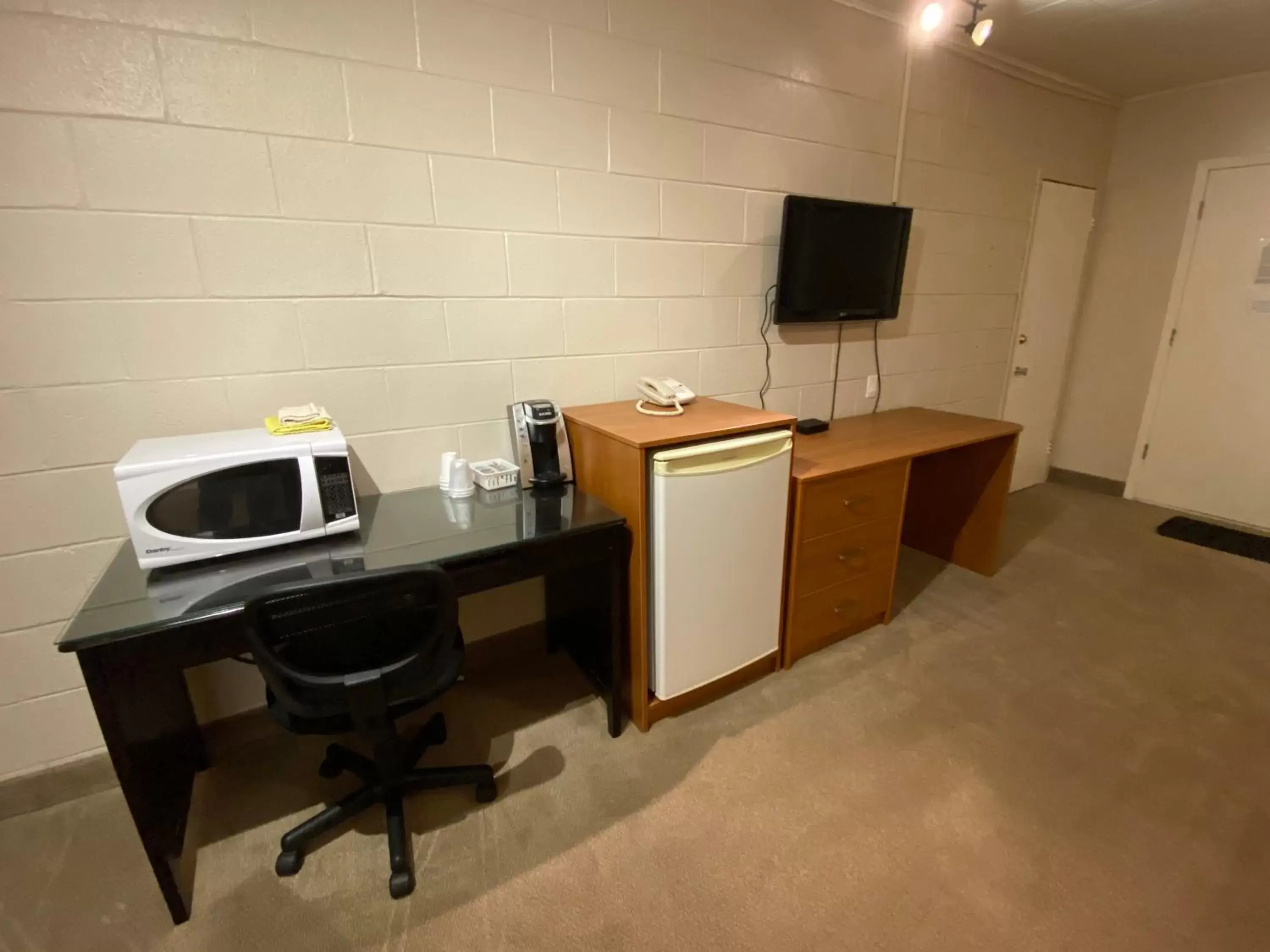 King Room in Dauphin Inn Express King Room in Dauphin Inn Express