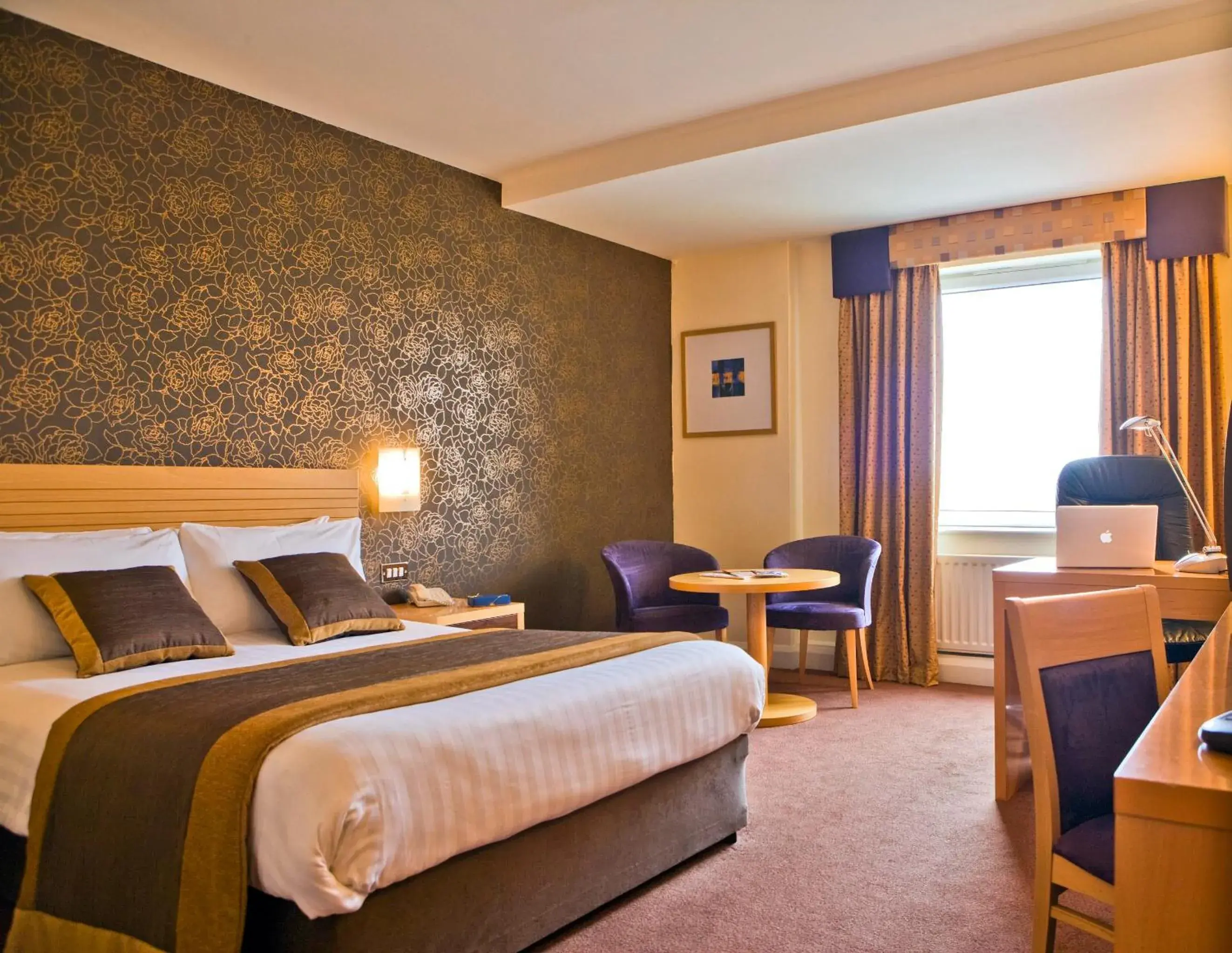 Superior Double Room in City Hotel Superior Double Room in City Hotel