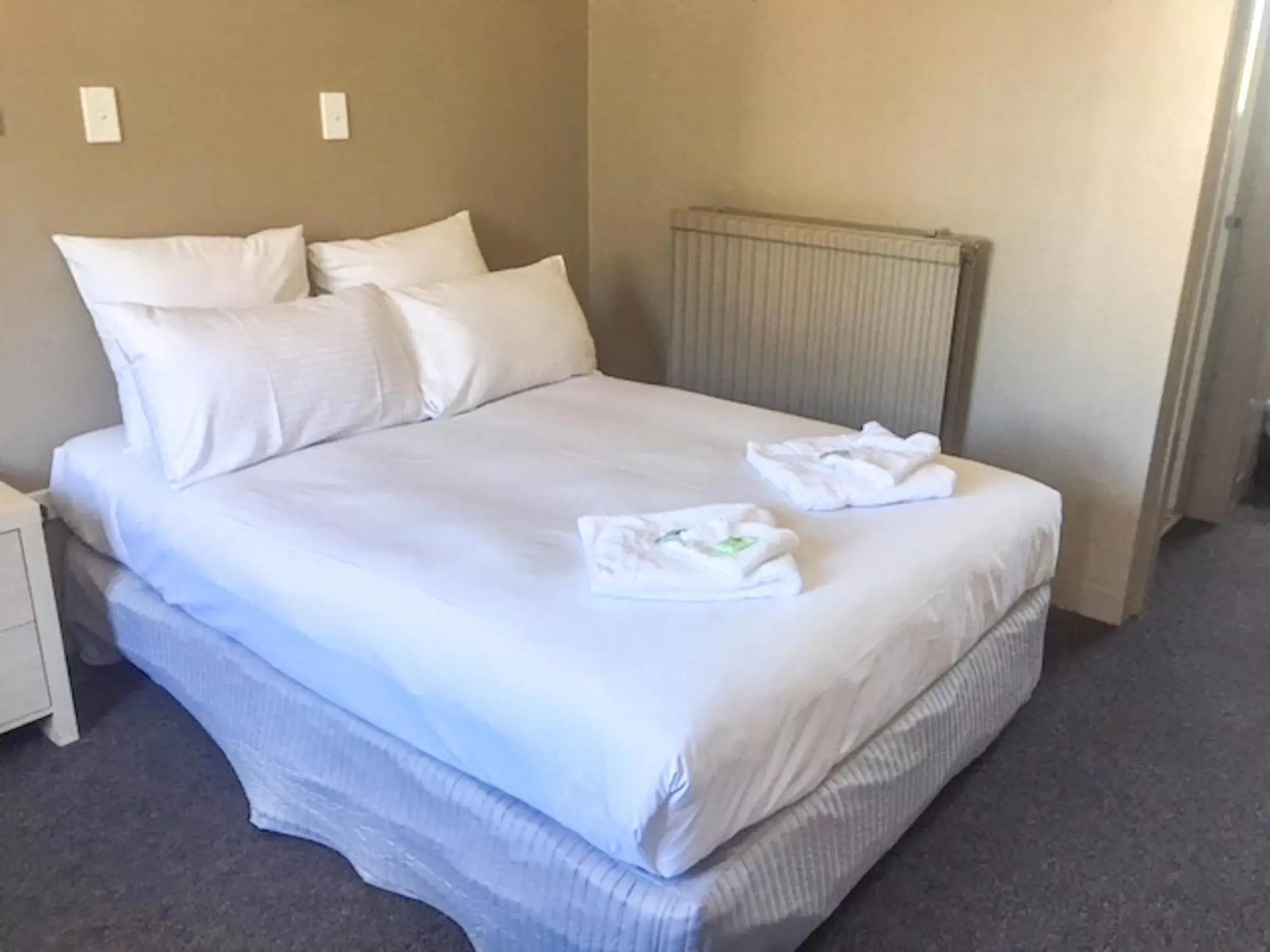Double Room with Private Bathroom in Commercial Hotel Motel Lithgow Double Room with Private Bathroom in Commercial Hotel Motel Lithgow