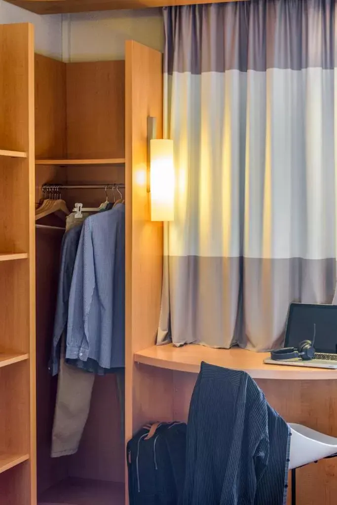 Standard Twin Room in ibis Lausanne Crissier Standard Twin Room in ibis Lausanne Crissier