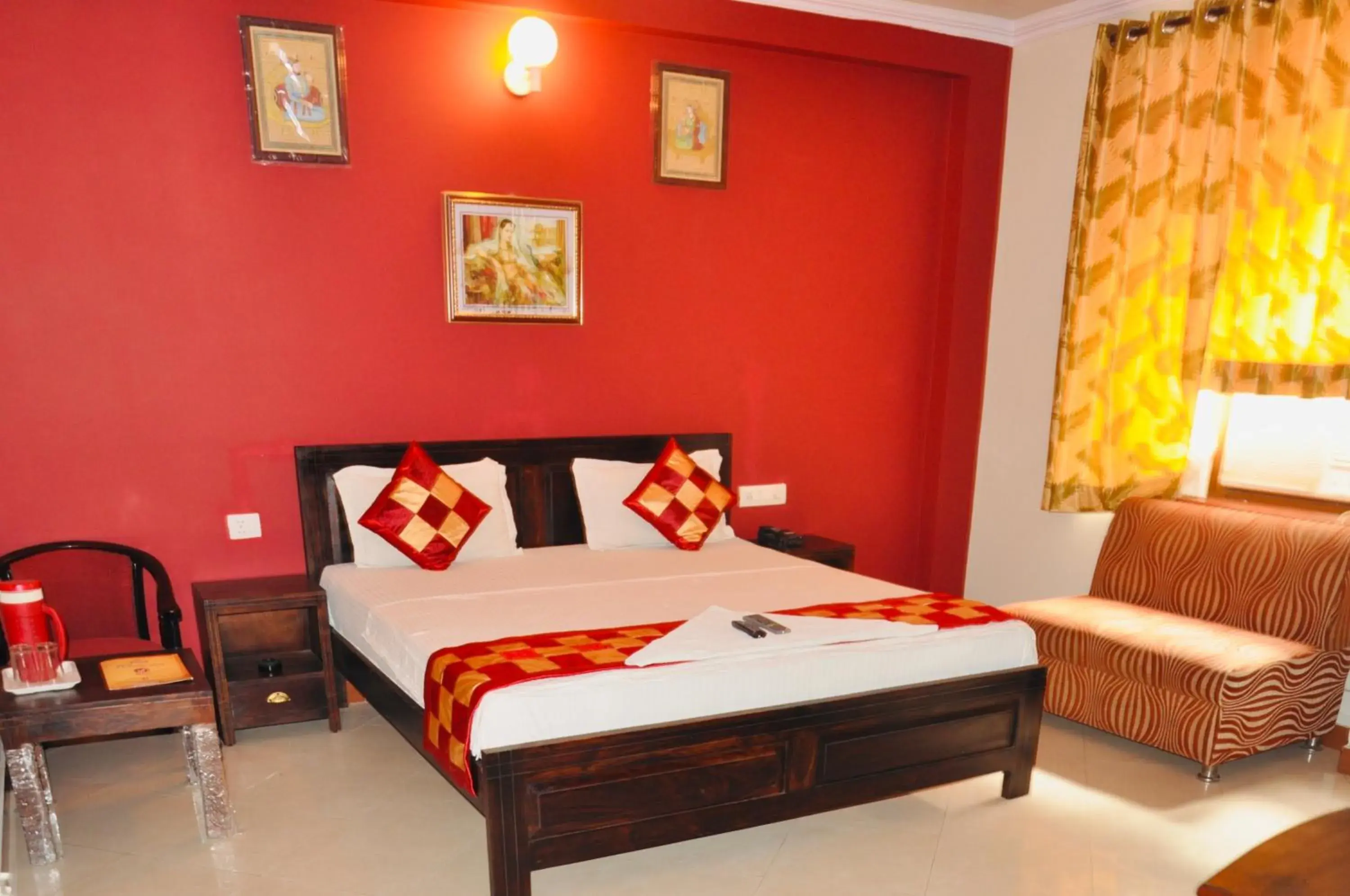 Deluxe Double or Twin Room - single occupancy in Tuk Tuk Backpackers- Near Jaipur Train Station Deluxe Double or Twin Room - single occupancy in Tuk Tuk Backpackers- Near Jaipur Train Station