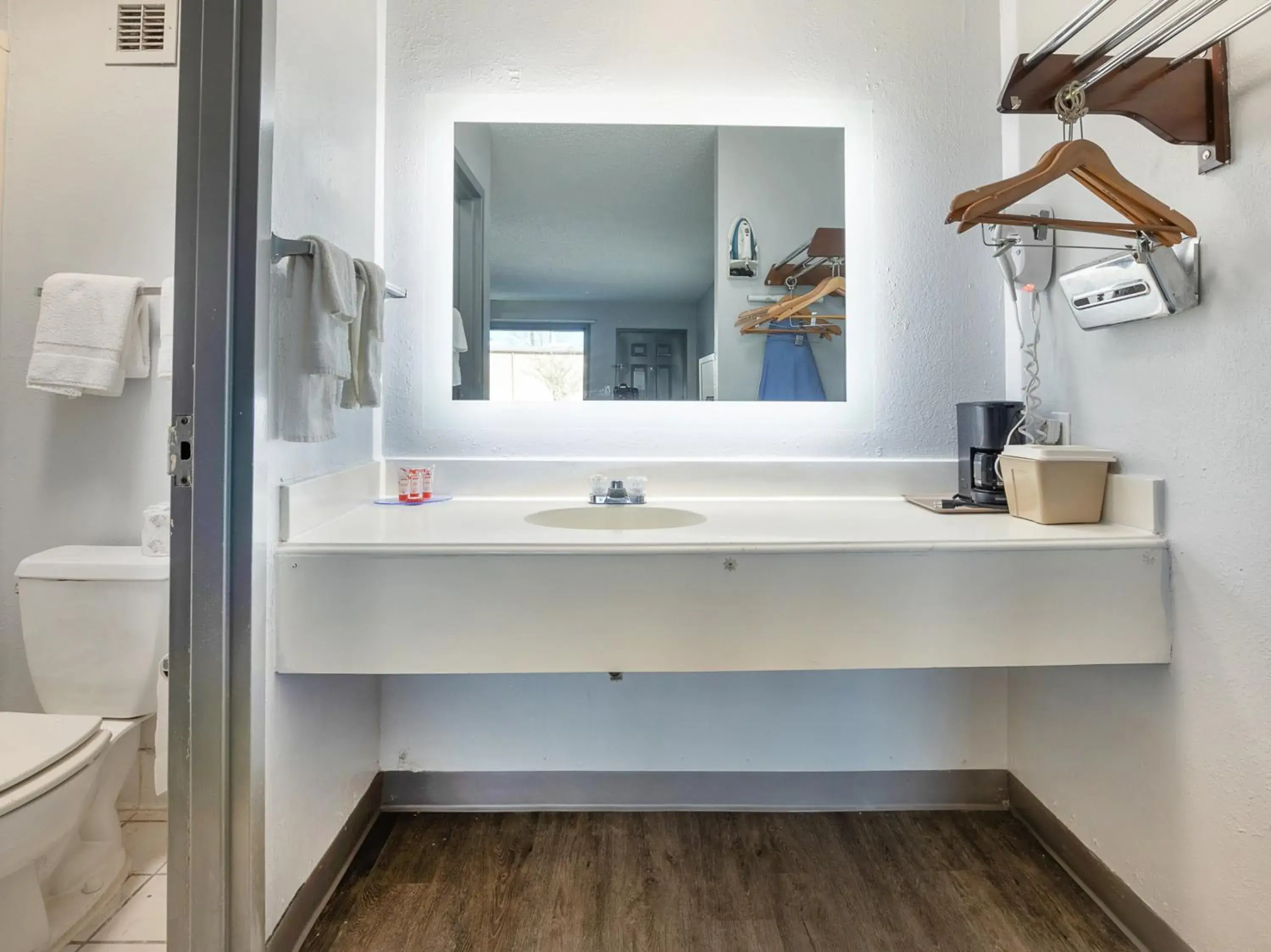 Double Room with Two Double Beds in Quality Inn Double Room with Two Double Beds in Quality Inn