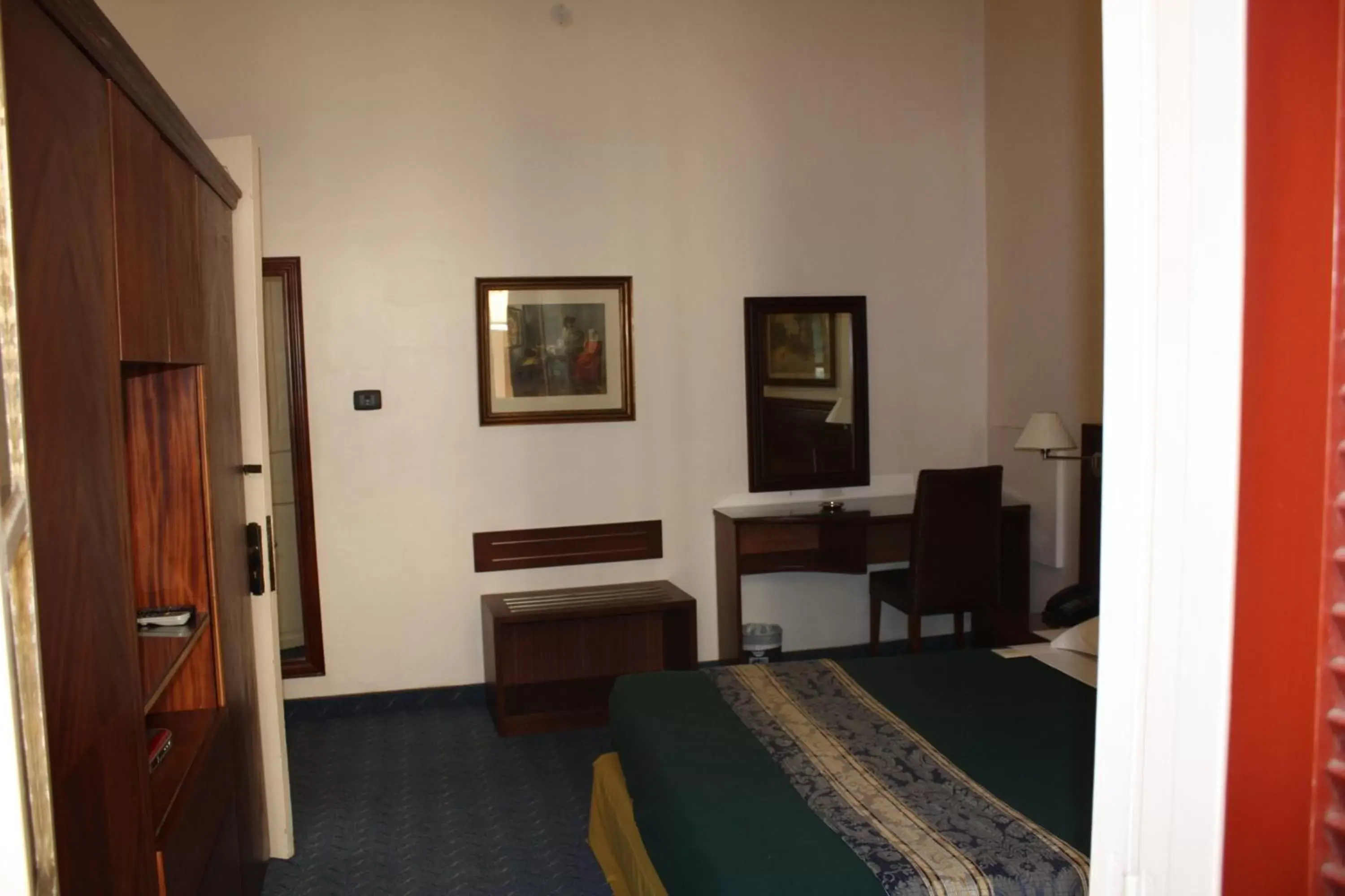 Family Room in The Mayflower Hotel Family Room in The Mayflower Hotel