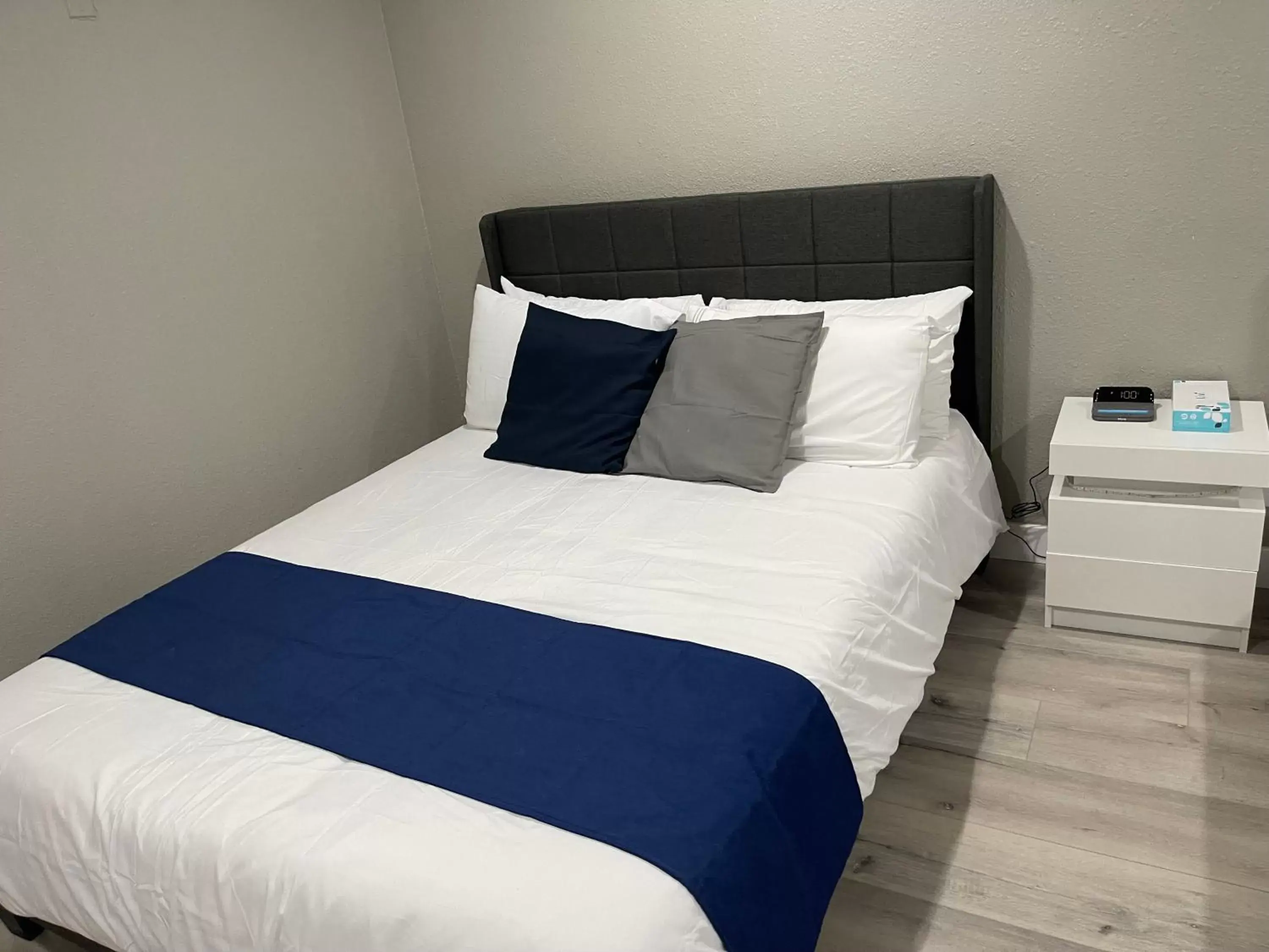 Luxury Quadruple Room in Omeo Suites Luxury Quadruple Room in Omeo Suites