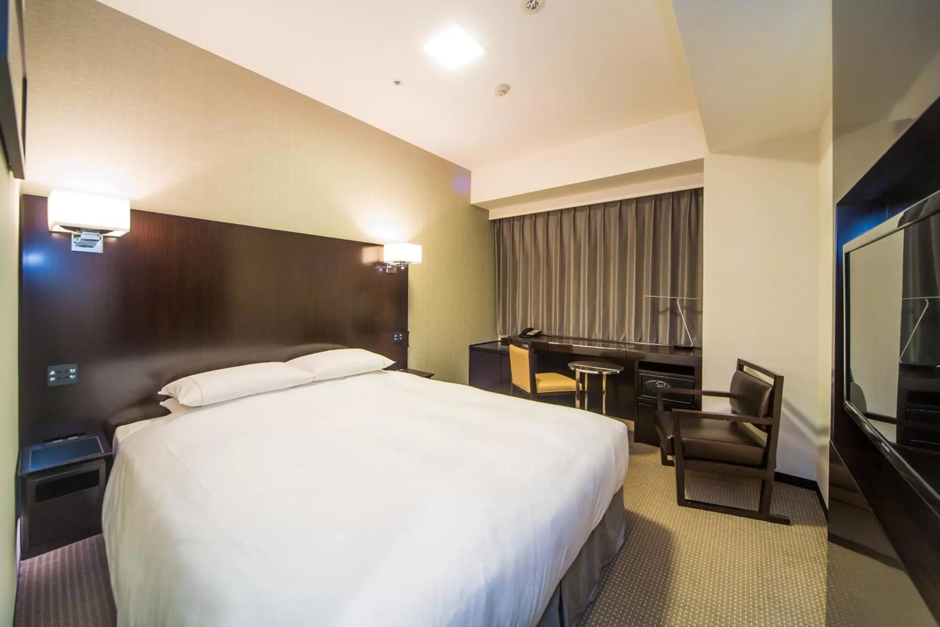 Double Room (1 Adult) with Buffet Breakfast - single occupancy - Non-Smoking in The Royal Park Canvas Nagoya Double Room (1 Adult) with Buffet Breakfast - single occupancy - Non-Smoking in The Royal Park Canvas Nagoya