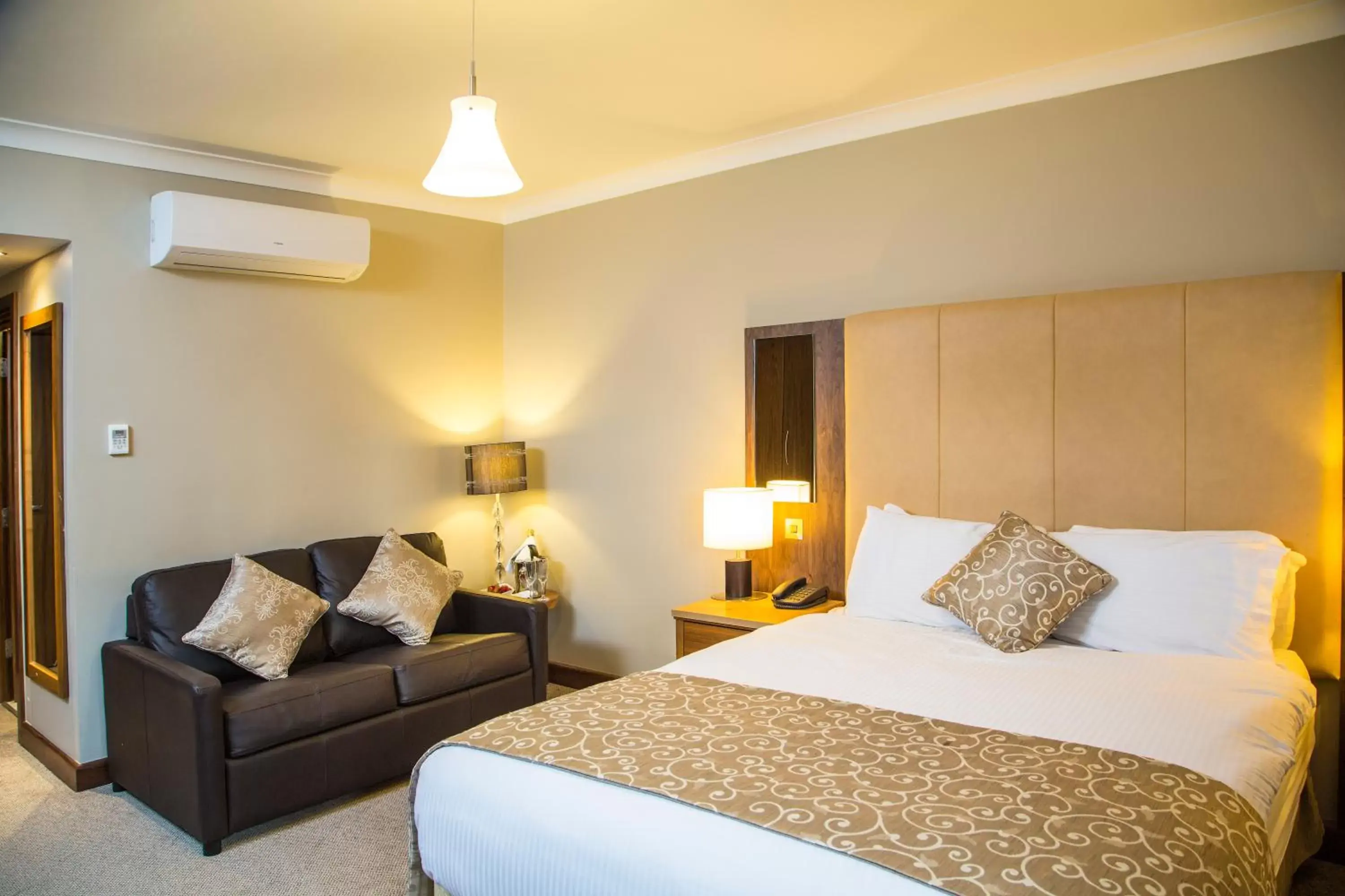 Double Room with Sofa Bed in The Riverside Park Hotel Double Room with Sofa Bed in The Riverside Park Hotel