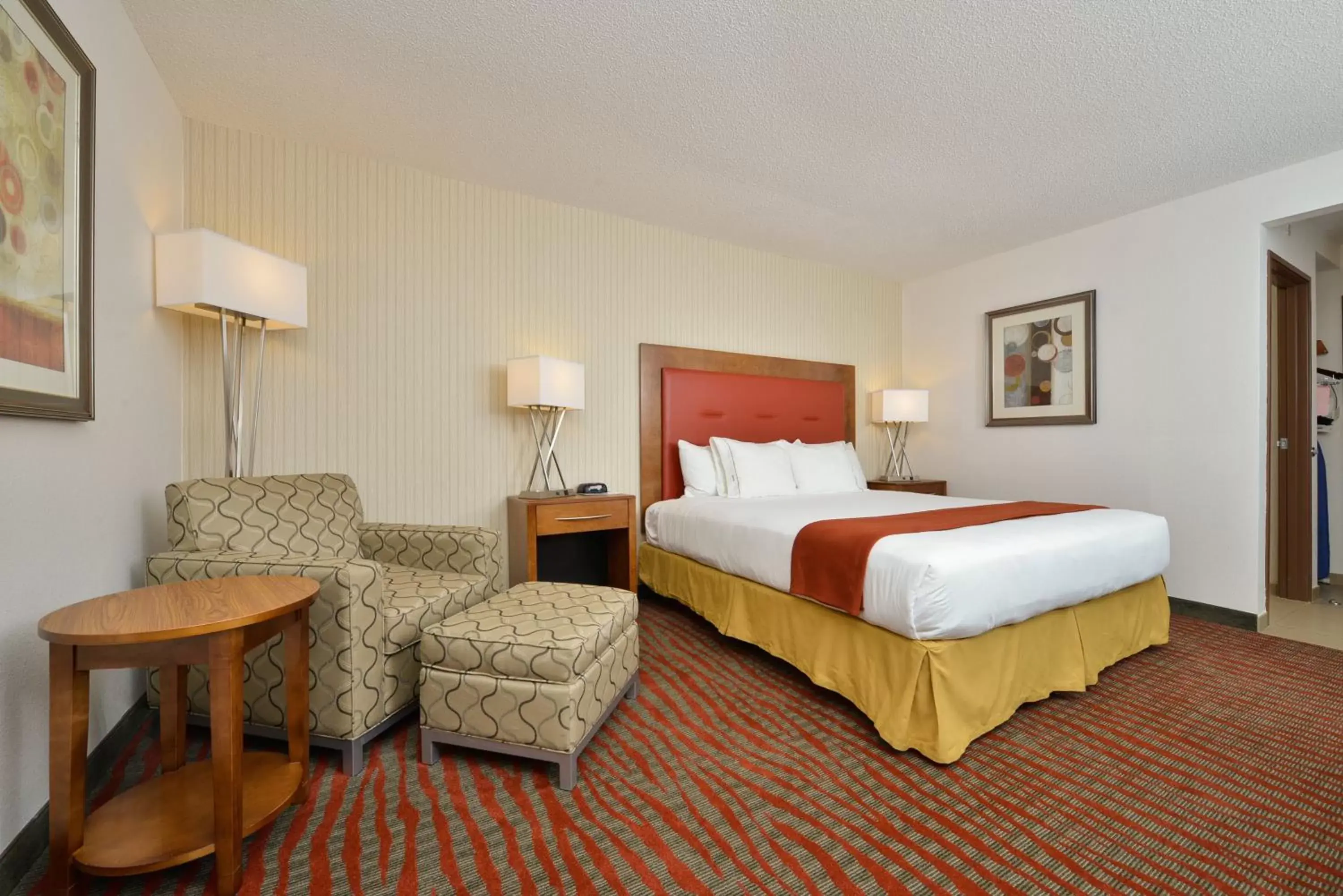 Standard King Room in Holiday Inn Express Boston-Milford by IHG Standard King Room in Holiday Inn Express Boston-Milford by IHG