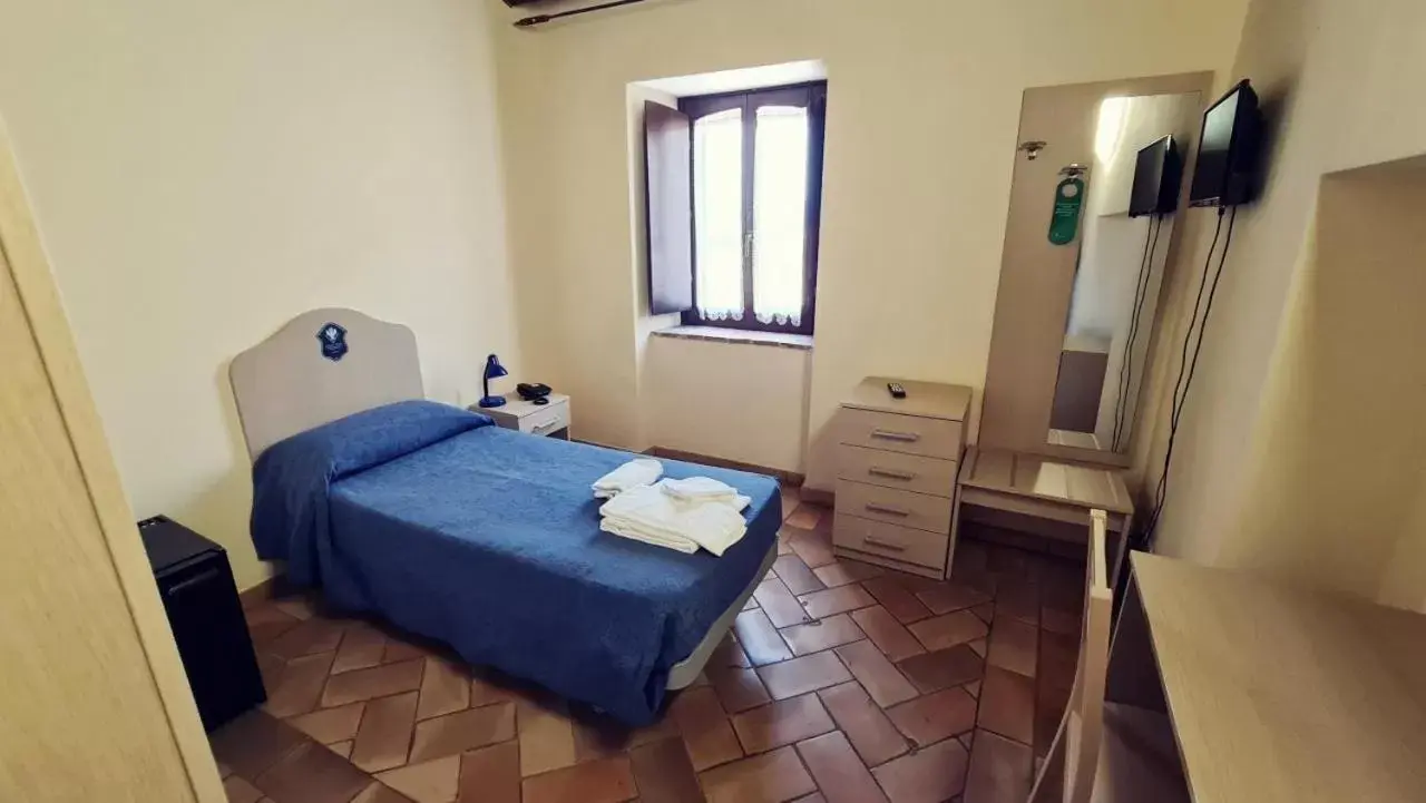 Standard Single Room - single occupancy in Borgo de' Varano by Hotel I Duchi Standard Single Room - single occupancy in Borgo de' Varano by Hotel I Duchi
