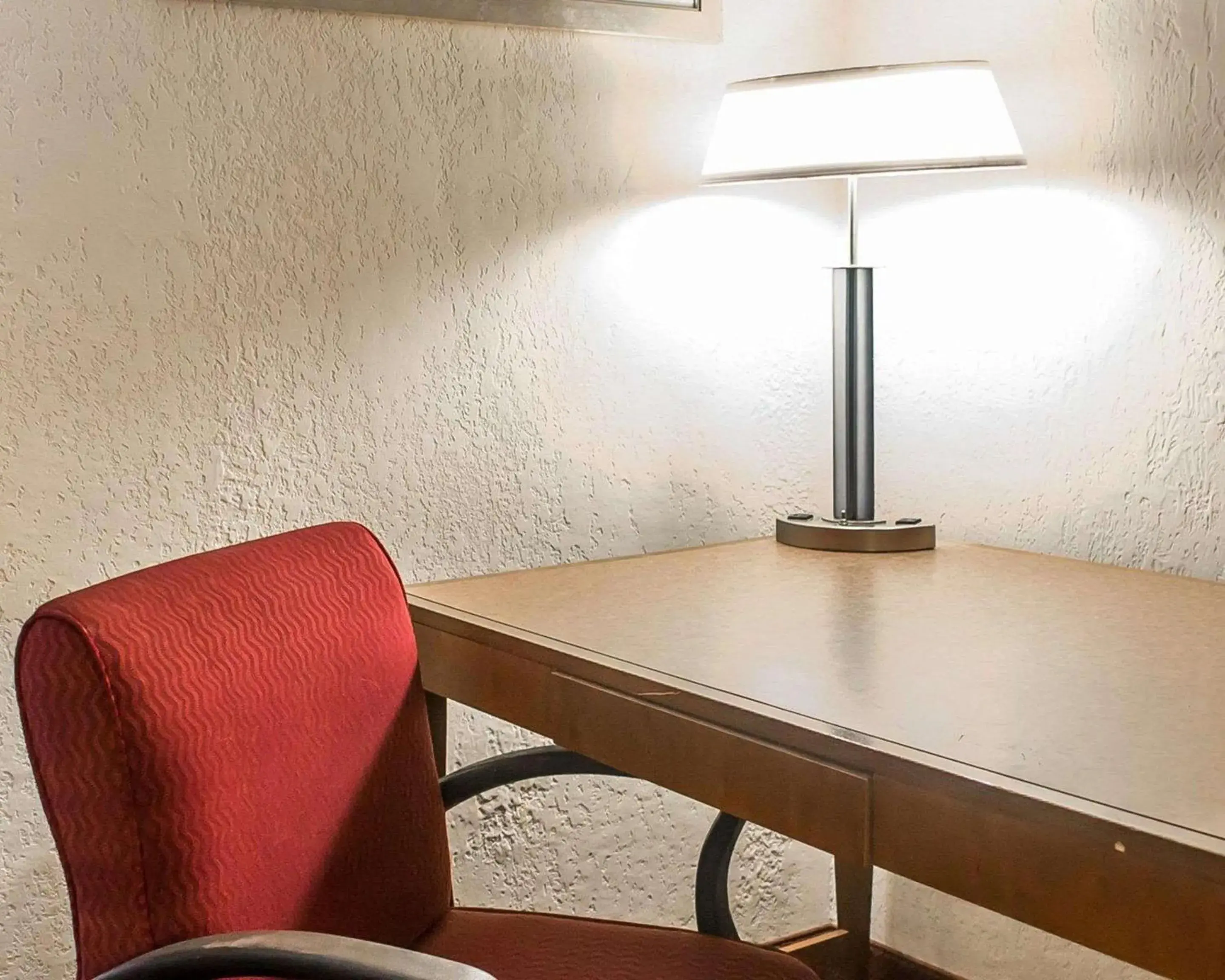 Standard Queen Room in Economy Inn & Suites Standard Queen Room in Economy Inn & Suites