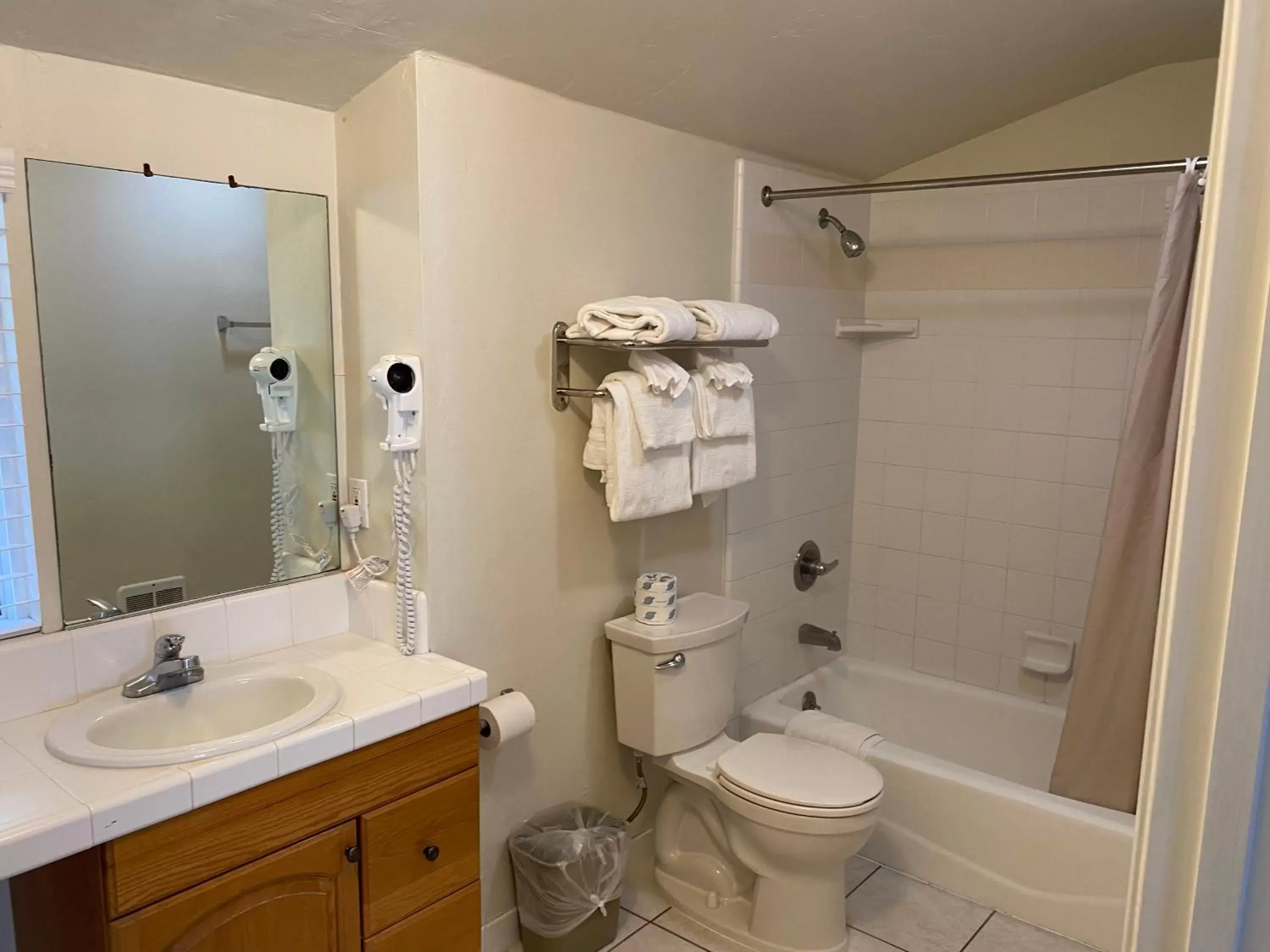 Standard King Room in Bide-A-Wee Inn and Cottages Standard King Room in Bide-A-Wee Inn and Cottages