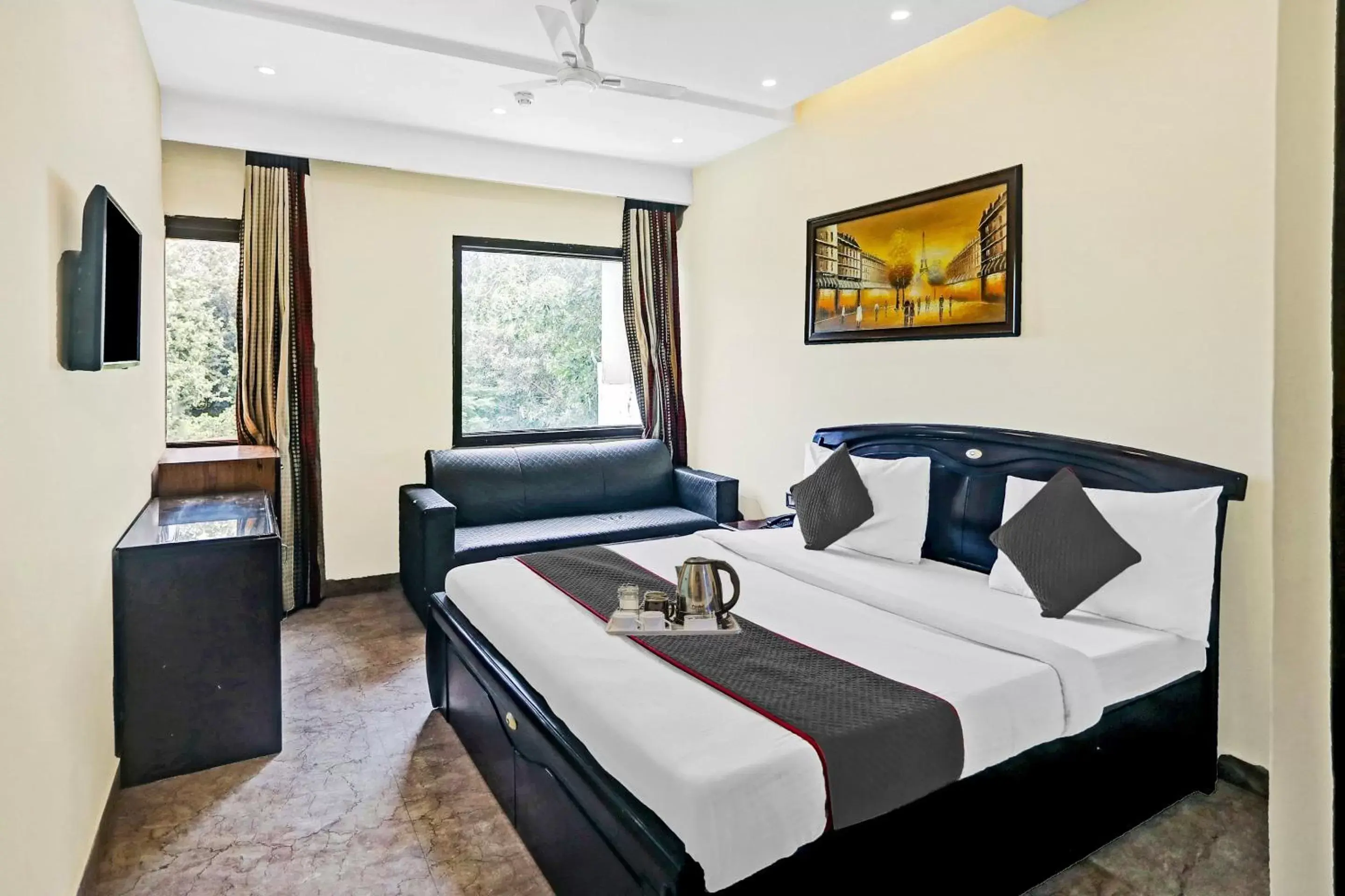 Super Townhouse Prakash continental Near Netaji Subhash Place Metro Station Super Townhouse Prakash continental Near Netaji Subhash Place Metro Station