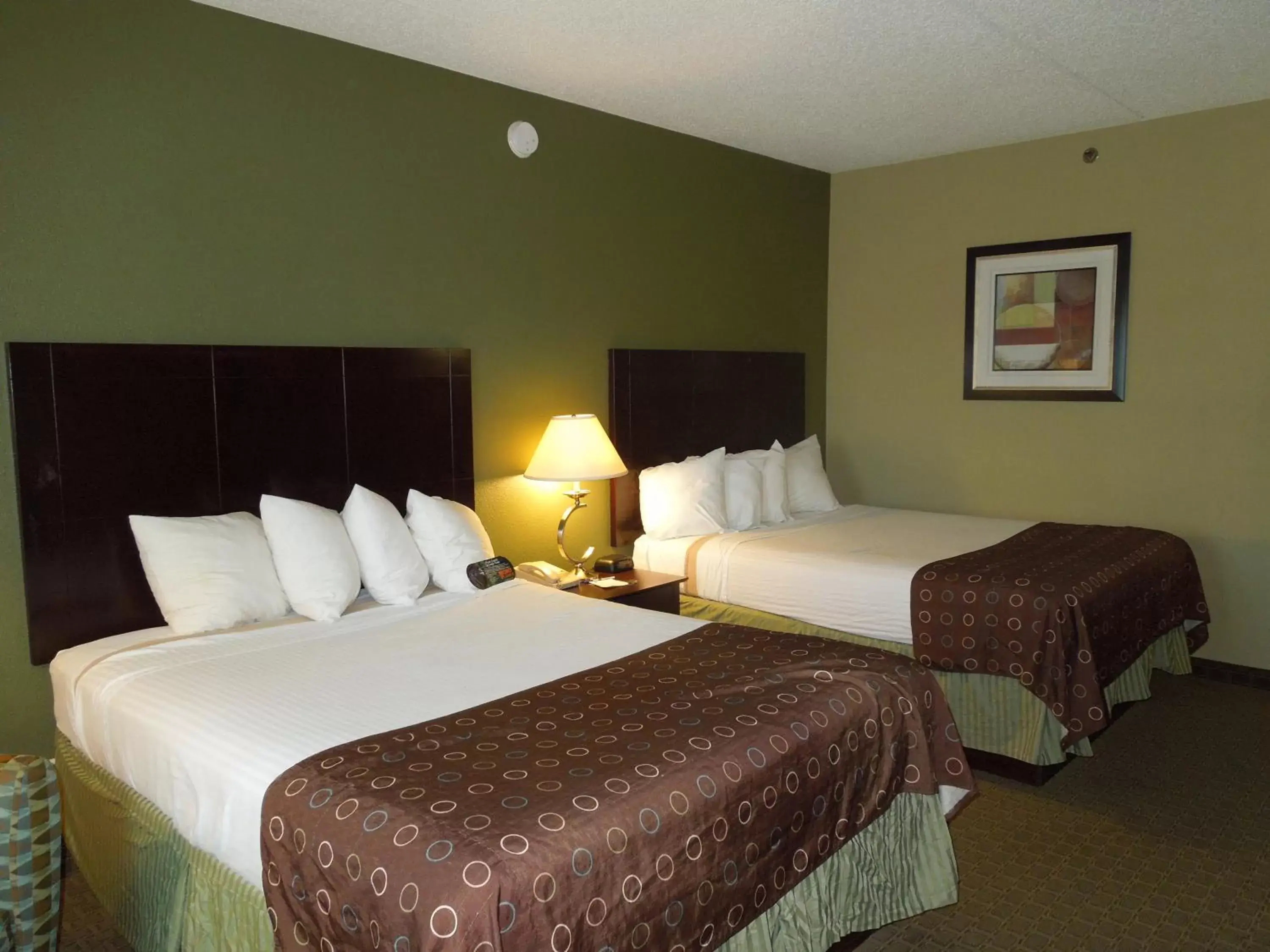 Queen Suite with Roll-in Shower - Mobility Accessible/Non-Smoking in Best Western Airport Inn & Suites Cleveland Queen Suite with Roll-in Shower - Mobility Accessible/Non-Smoking in Best Western Airport Inn & Suites Cleveland