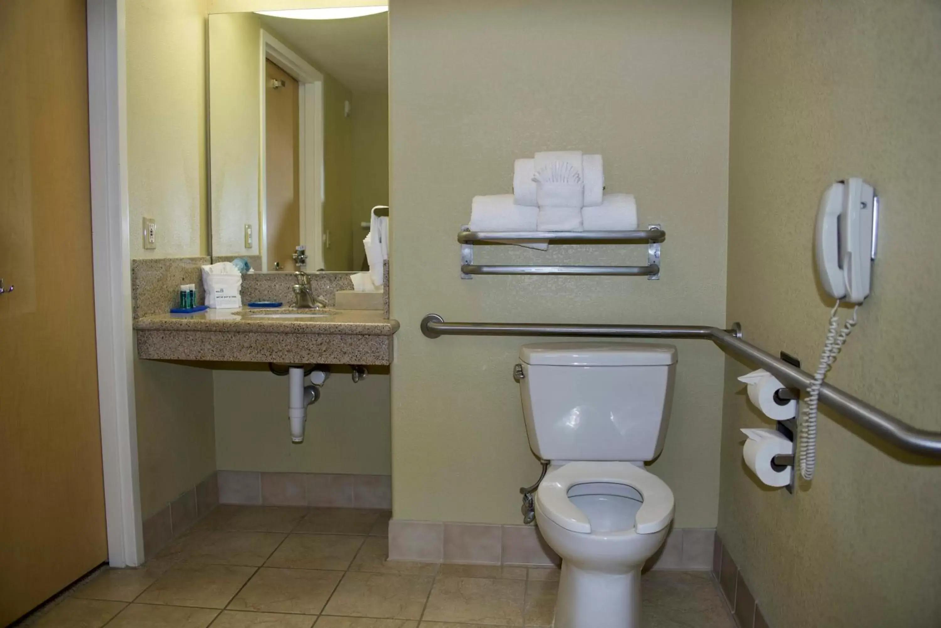 Double Room with Two Double Beds - Disability Access in Holiday Inn Express Hotel & Suites Vacaville, an IHG Hotel Double Room with Two Double Beds - Disability Access in Holiday Inn Express Hotel & Suites Vacaville, an IHG Hotel