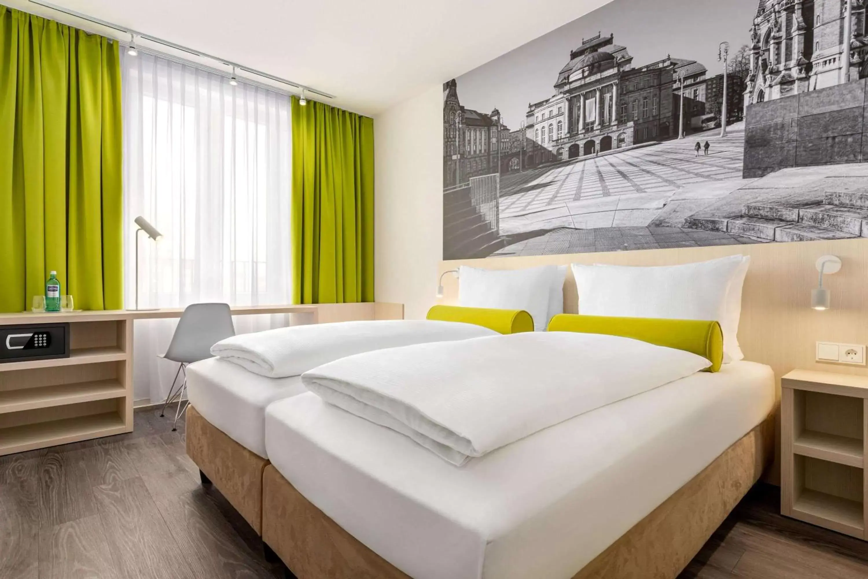 Standard Room - Adjoining in Super 8 by Wyndham Chemnitz Standard Room - Adjoining in Super 8 by Wyndham Chemnitz