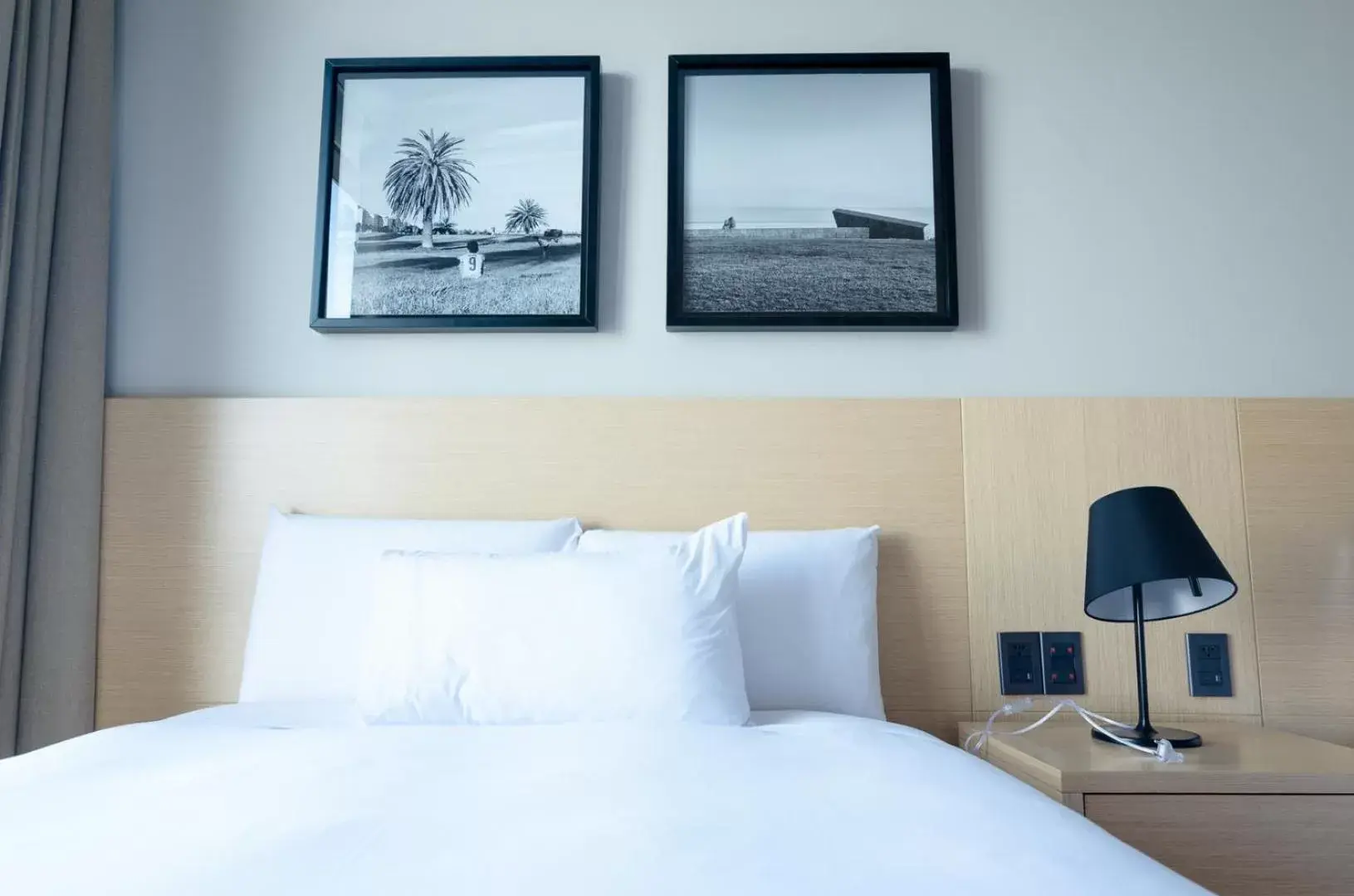 Deluxe King Room - single occupancy - Non-Smoking in Hampton By Hilton Montevideo Carrasco Deluxe King Room - single occupancy - Non-Smoking in Hampton By Hilton Montevideo Carrasco