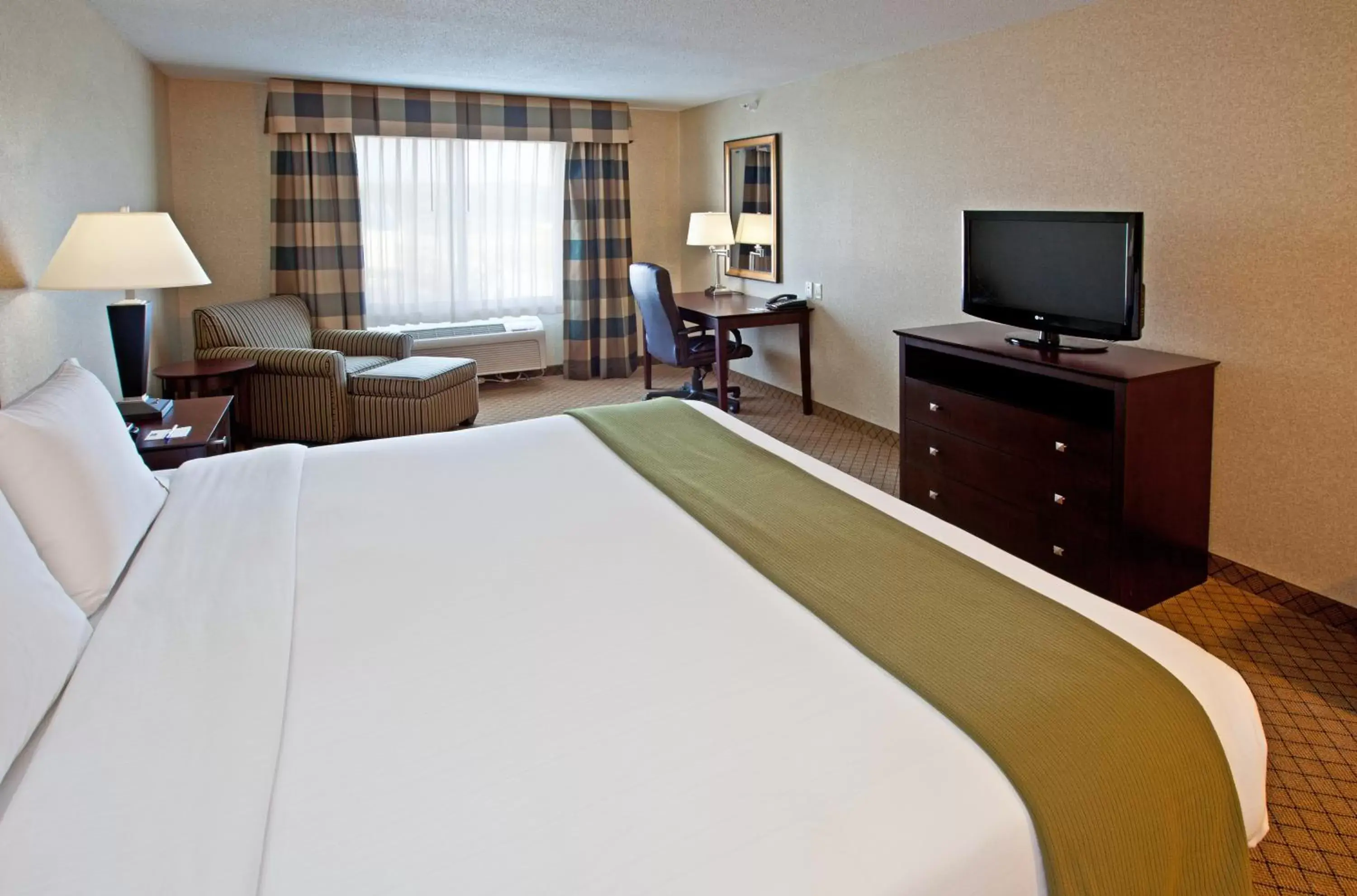 King Room - Hearing Accessible in Holiday Inn Express Hotel & Suites Anderson by IHG King Room - Hearing Accessible in Holiday Inn Express Hotel & Suites Anderson by IHG