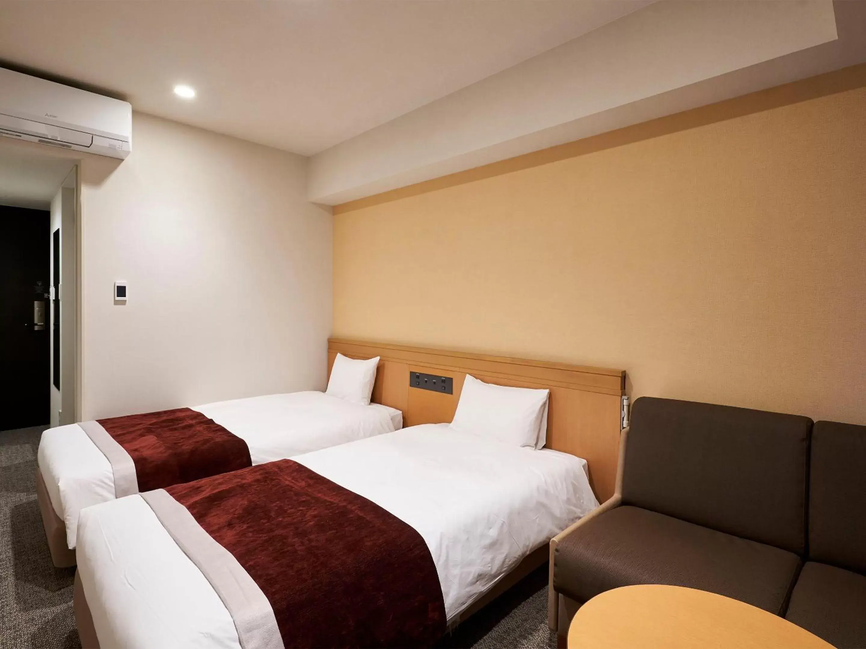 Twin Room - single occupancy - Smoking in Daiwa Roynet Hotel Nagoya Shinkansenguchi Twin Room - single occupancy - Smoking in Daiwa Roynet Hotel Nagoya Shinkansenguchi