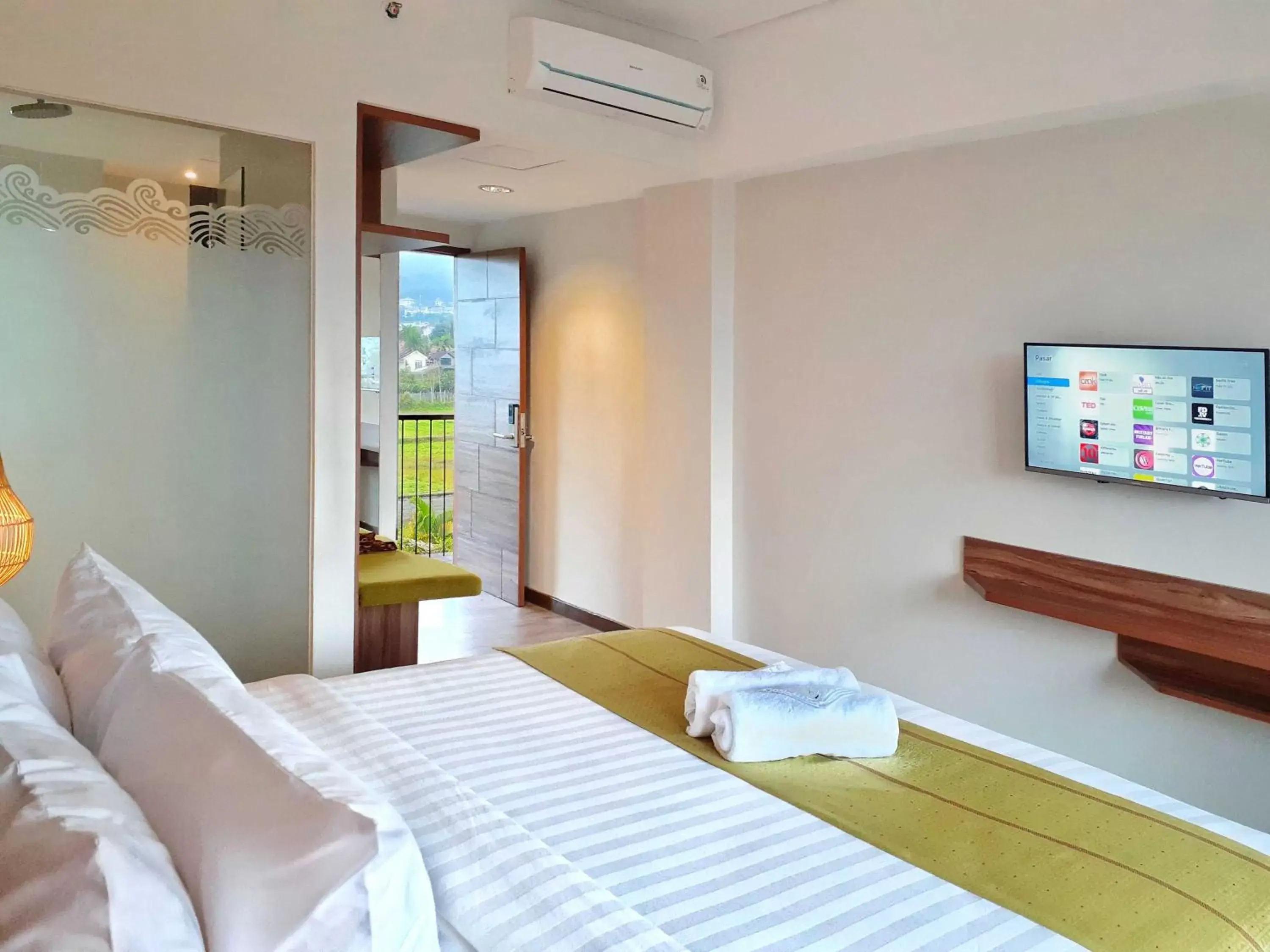 Superior King Room with Balcony and City View in The Batu Hotel & Villas Superior King Room with Balcony and City View in The Batu Hotel & Villas