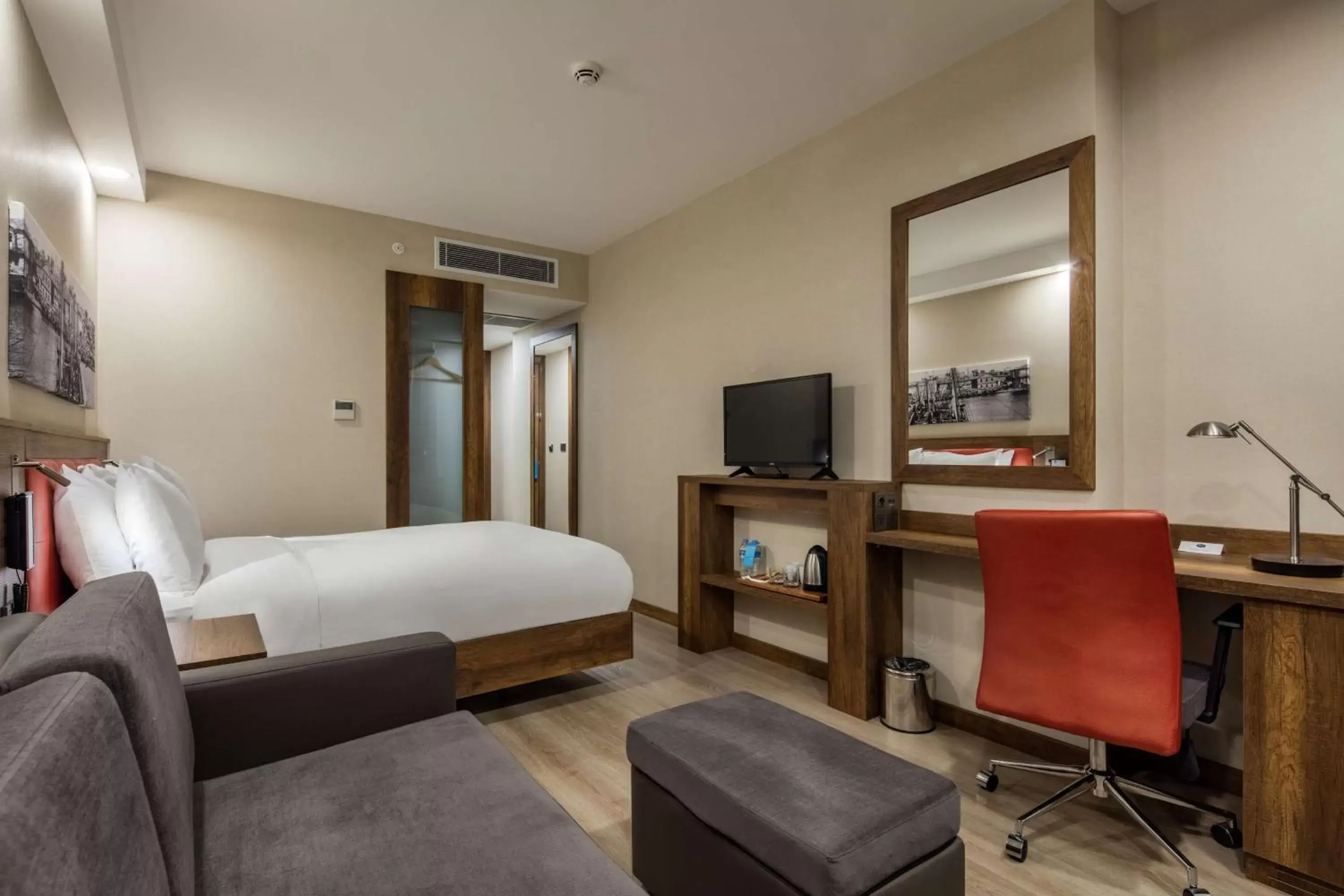 Queen Room with Sofa Bed and Sea View - single occupancy in Hampton by Hilton Canakkale Gelibolu Queen Room with Sofa Bed and Sea View - single occupancy in Hampton by Hilton Canakkale Gelibolu