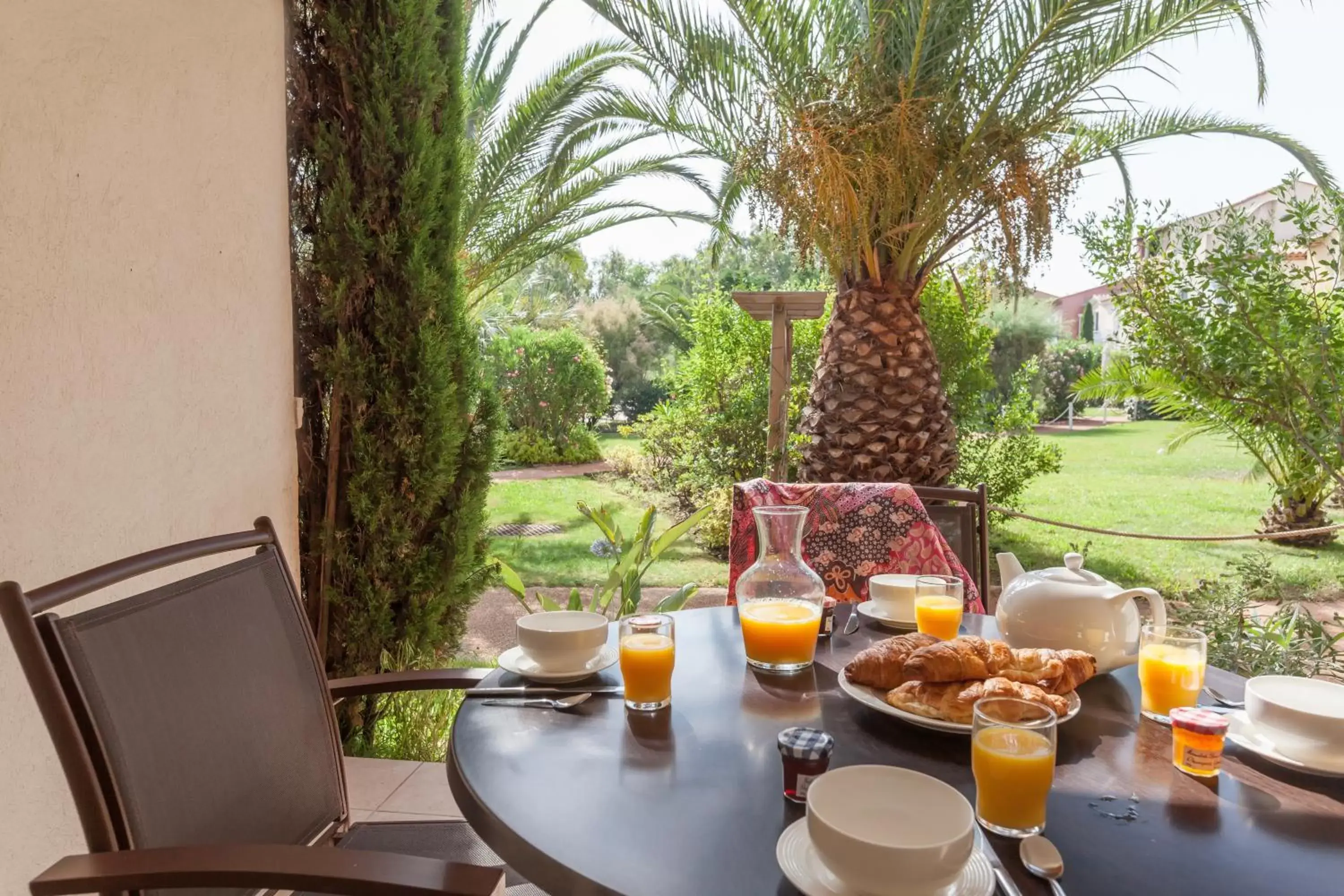 One-Bedroom Apartment with Air Conditionning and Terrace or Balcony (4 People) in Résidence Pierre & Vacances le Hameau de la Pinède One-Bedroom Apartment with Air Conditionning and Terrace or Balcony (4 People) in Résidence Pierre & Vacances le Hameau de la Pinède