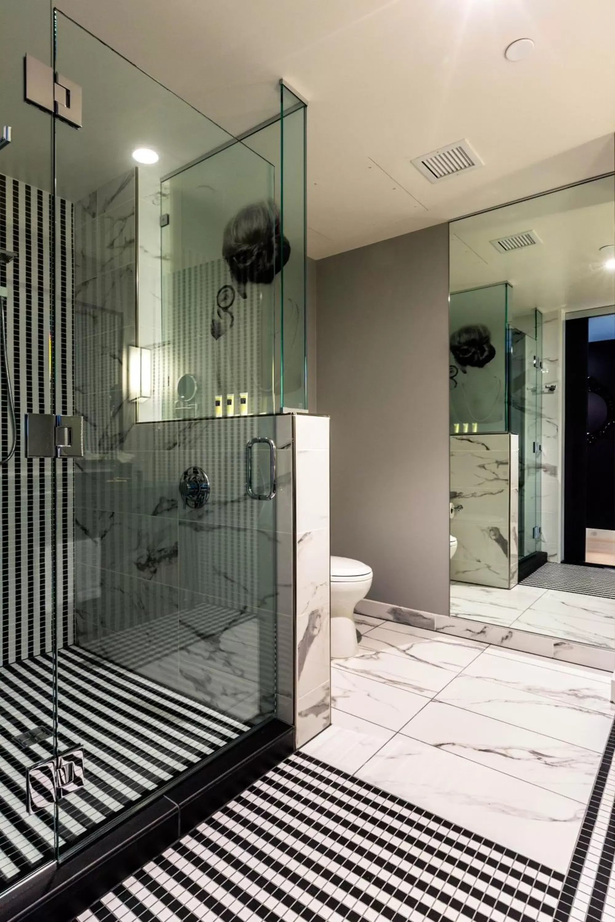 Standard King Room with City View in Hotel Indigo Los Angeles Downtown Standard King Room with City View in Hotel Indigo Los Angeles Downtown