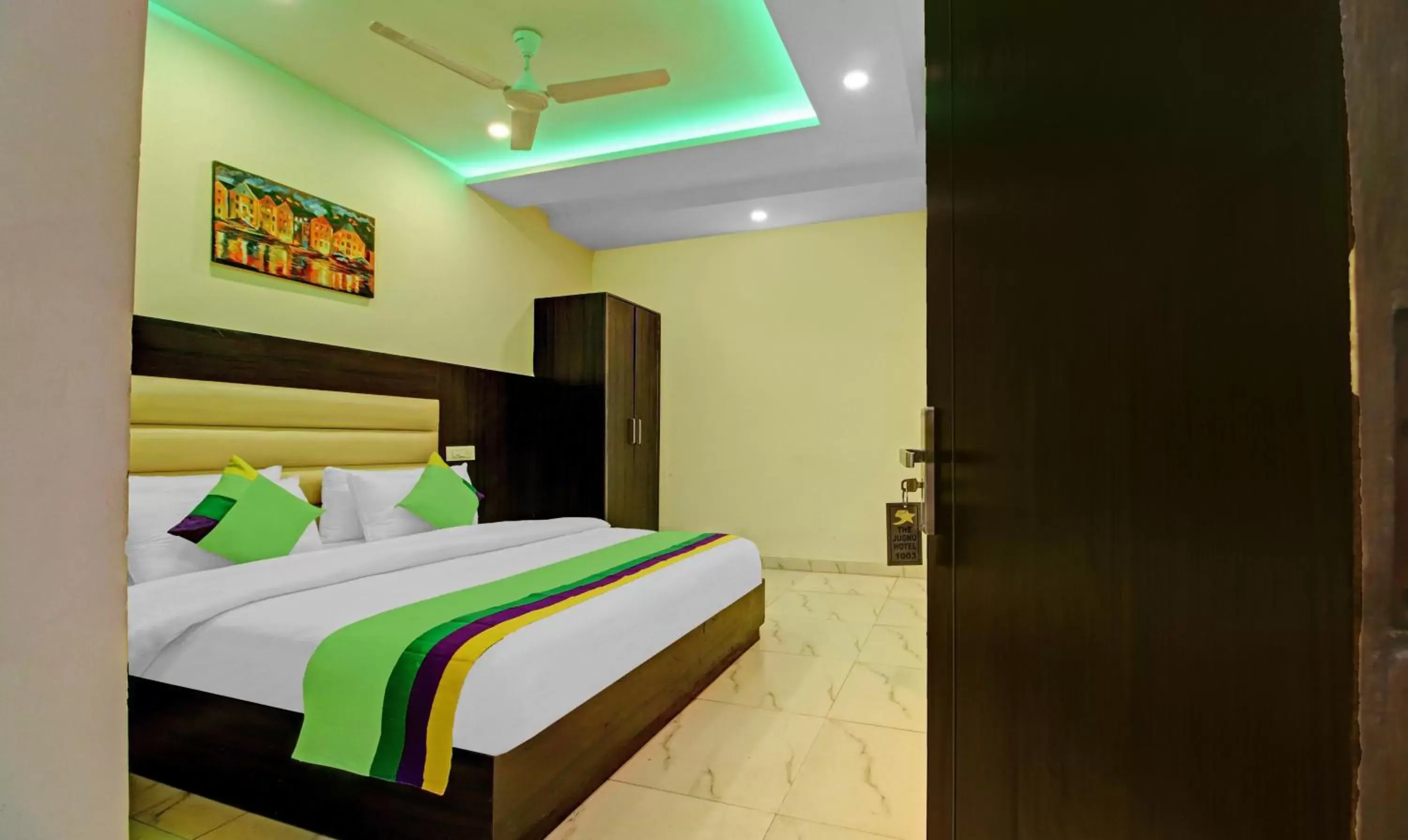 Standard Double Room in Treebo Trend Jugnu Standard Double Room in Treebo Trend Jugnu