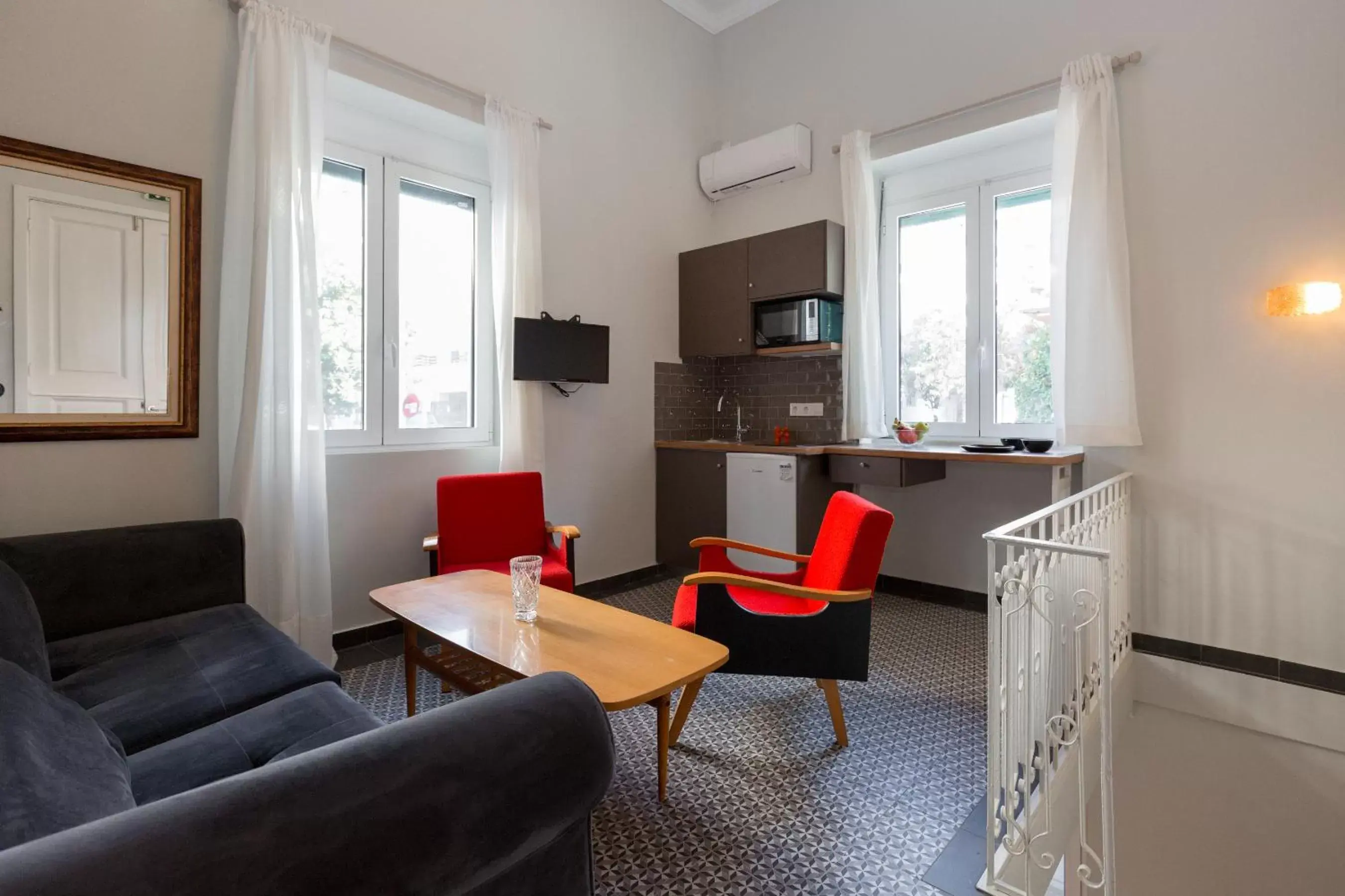 Standard Triple Room in Troon of Athens Apartments Standard Triple Room in Troon of Athens Apartments