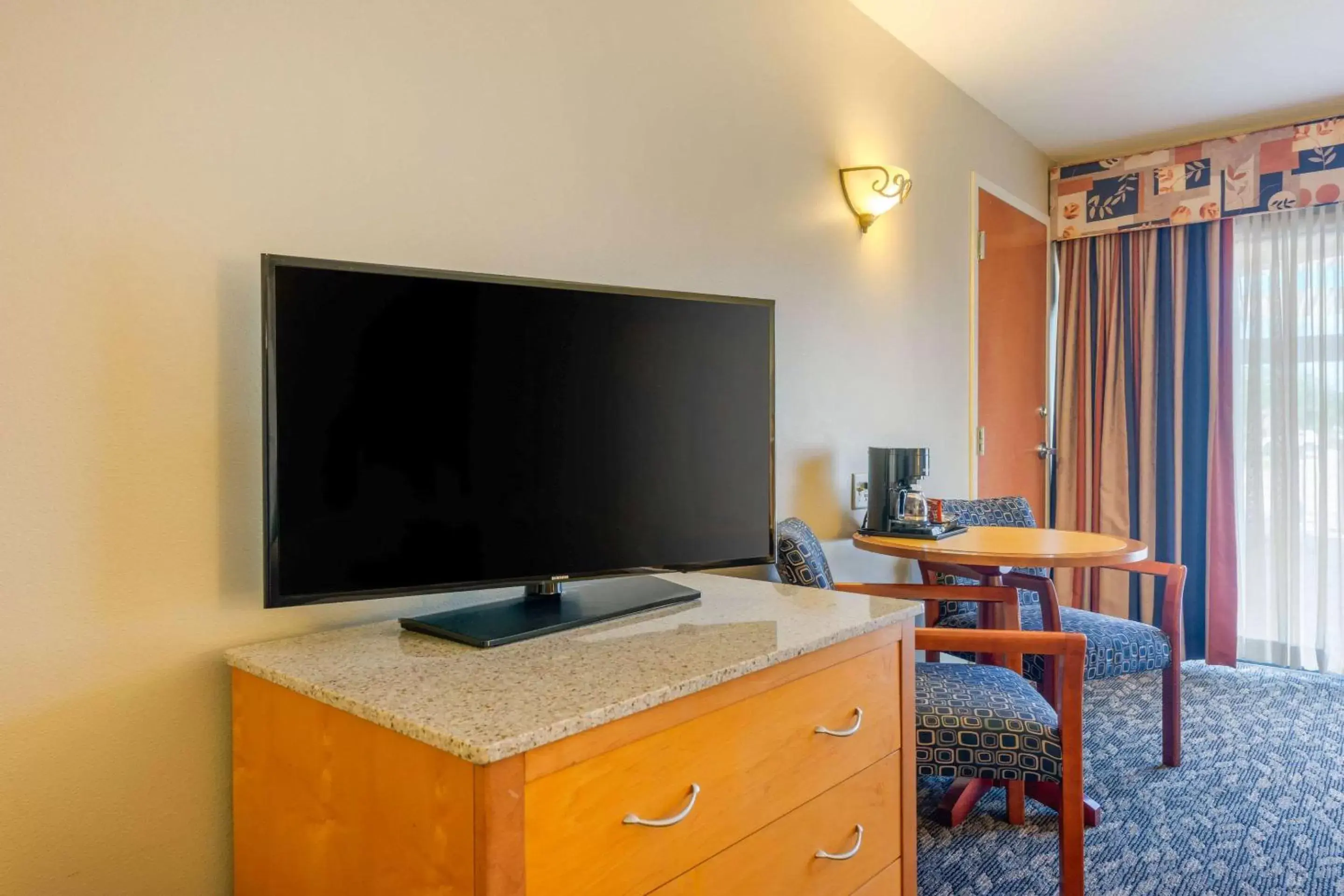 Queen Room with Two Queen Beds - Non-Smoking/First Floor in Clarion Inn Ormond Beach at Destination Daytona Queen Room with Two Queen Beds - Non-Smoking/First Floor in Clarion Inn Ormond Beach at Destination Daytona