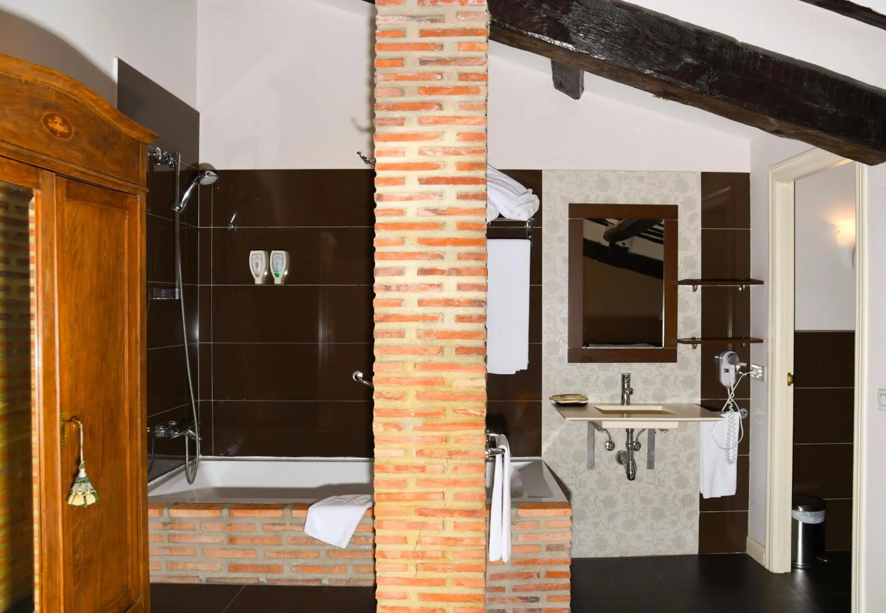 Small Suite in Hospedería Señorío de Briñas Small Suite in Hospedería Señorío de Briñas