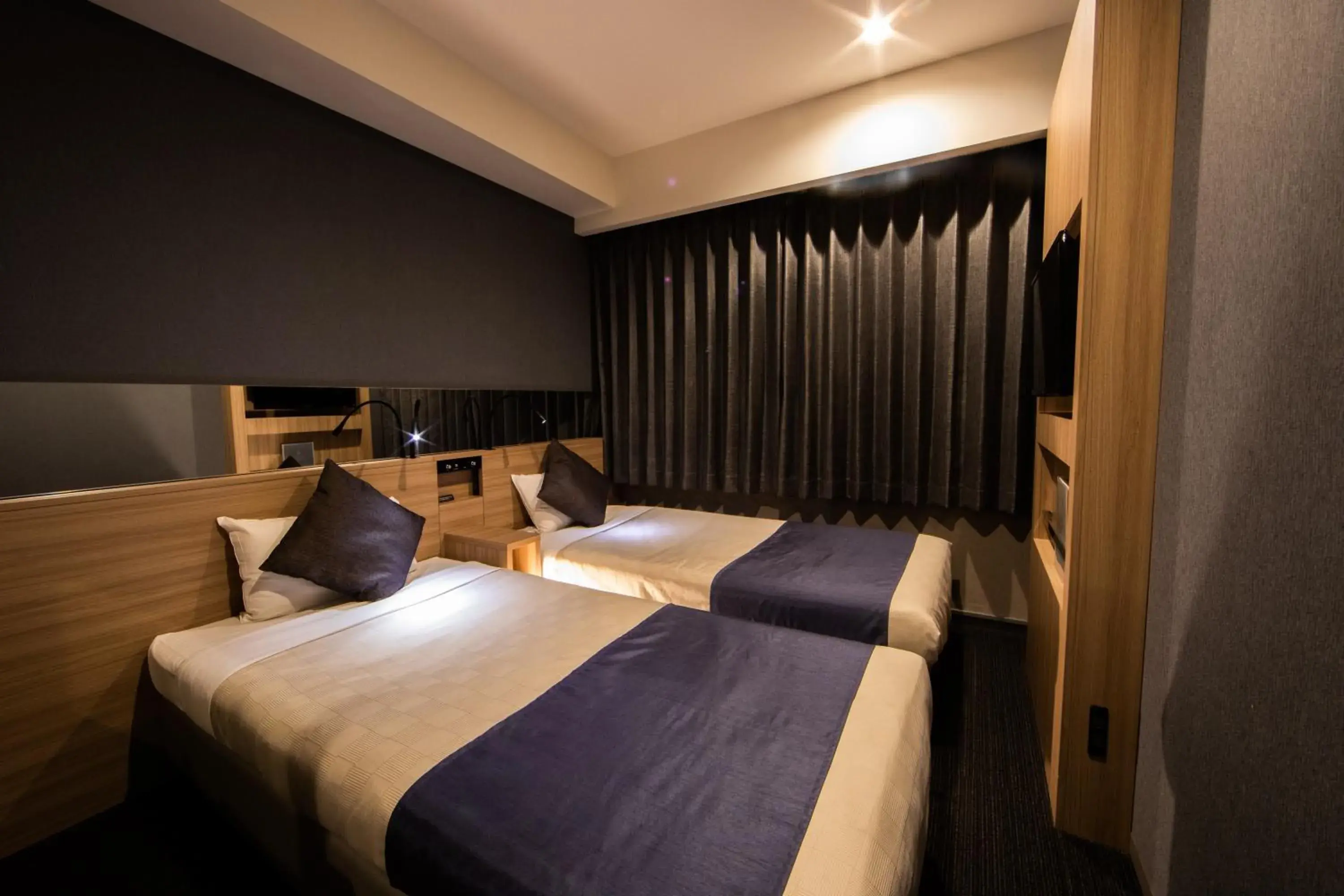 Standard Twin Room - Non-Smoking in Quintessa Hotel Osaka Shinsaibashi Comic & Books Standard Twin Room - Non-Smoking in Quintessa Hotel Osaka Shinsaibashi Comic & Books